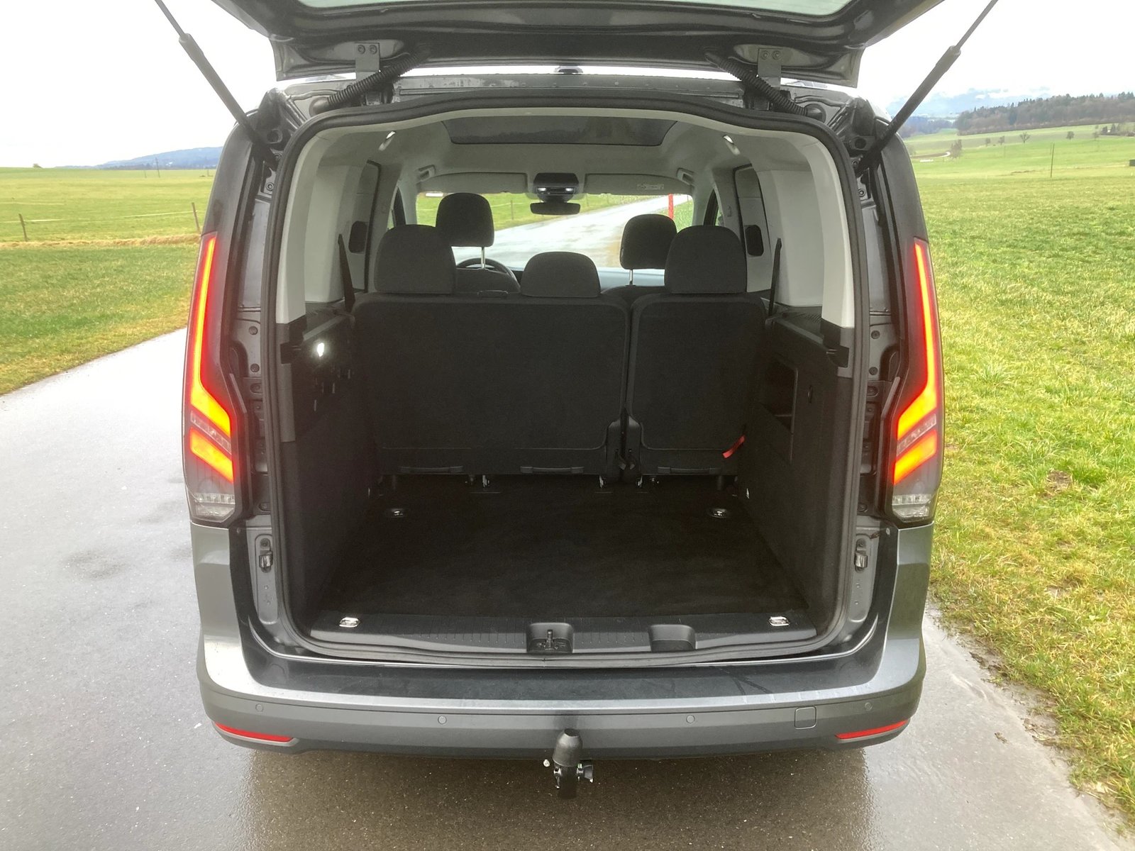 FORD Tourneo Connect 2.0 EcoBlue Titanium Automat, Diesel, Occasion / Gebraucht, Automatik - 7
