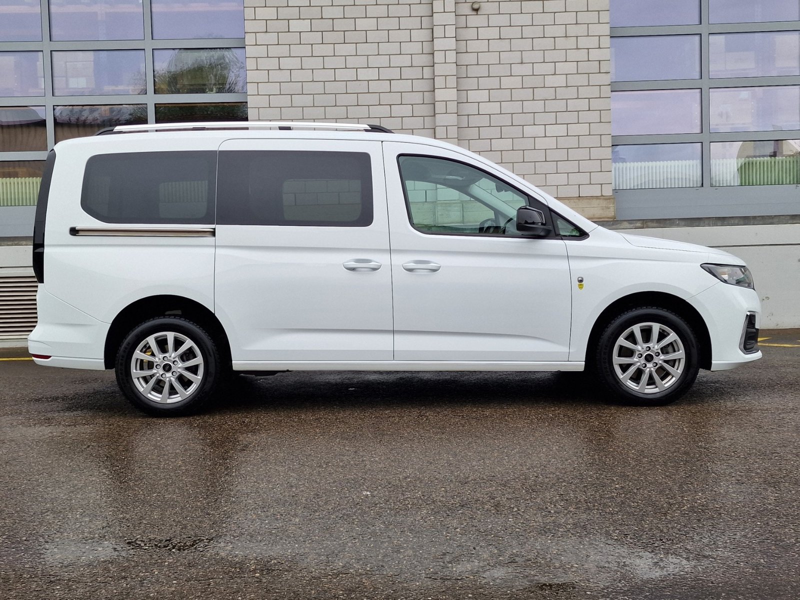 FORD Grand Tourneo Connect 2.0 EcoBlue Active, Diesel, Occasion / Gebraucht, Handschaltung - 4