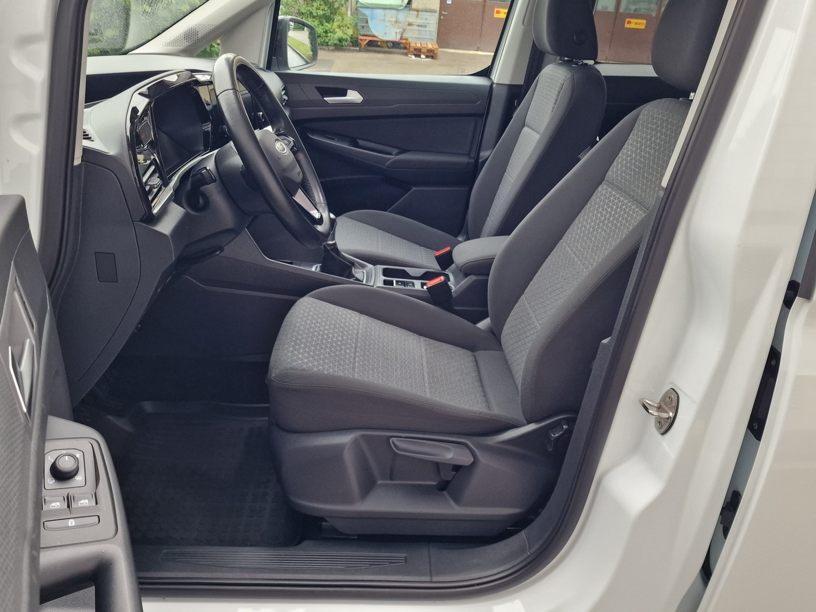 FORD Grand Tourneo Connect 2.0 EcoBlue Active, Diesel, Occasion / Gebraucht, Handschaltung - 7