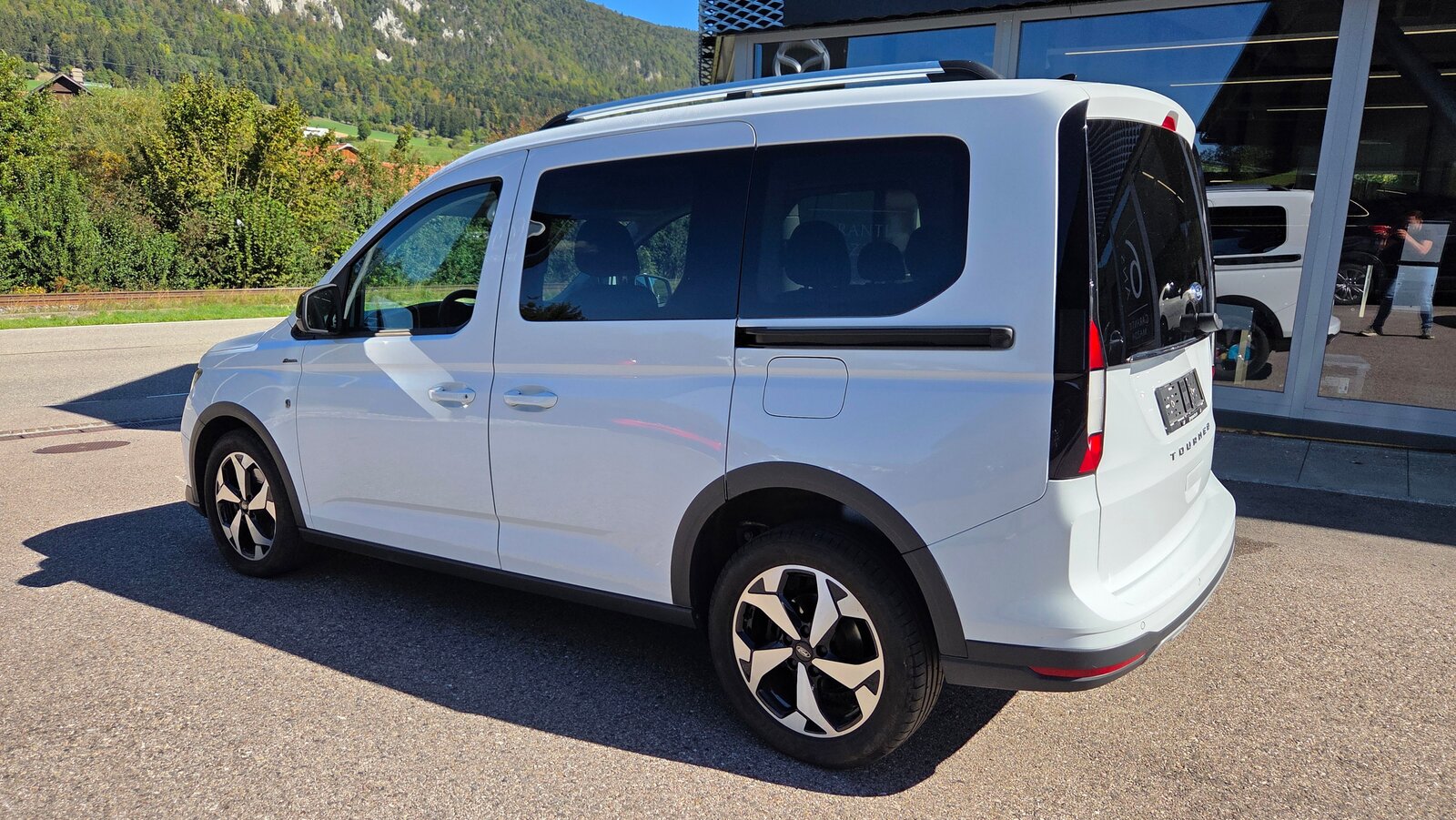 FORD Tourneo Connect 2.0 EcoBlue Active, Diesel, Occasion / Utilisé, Manuelle - 7