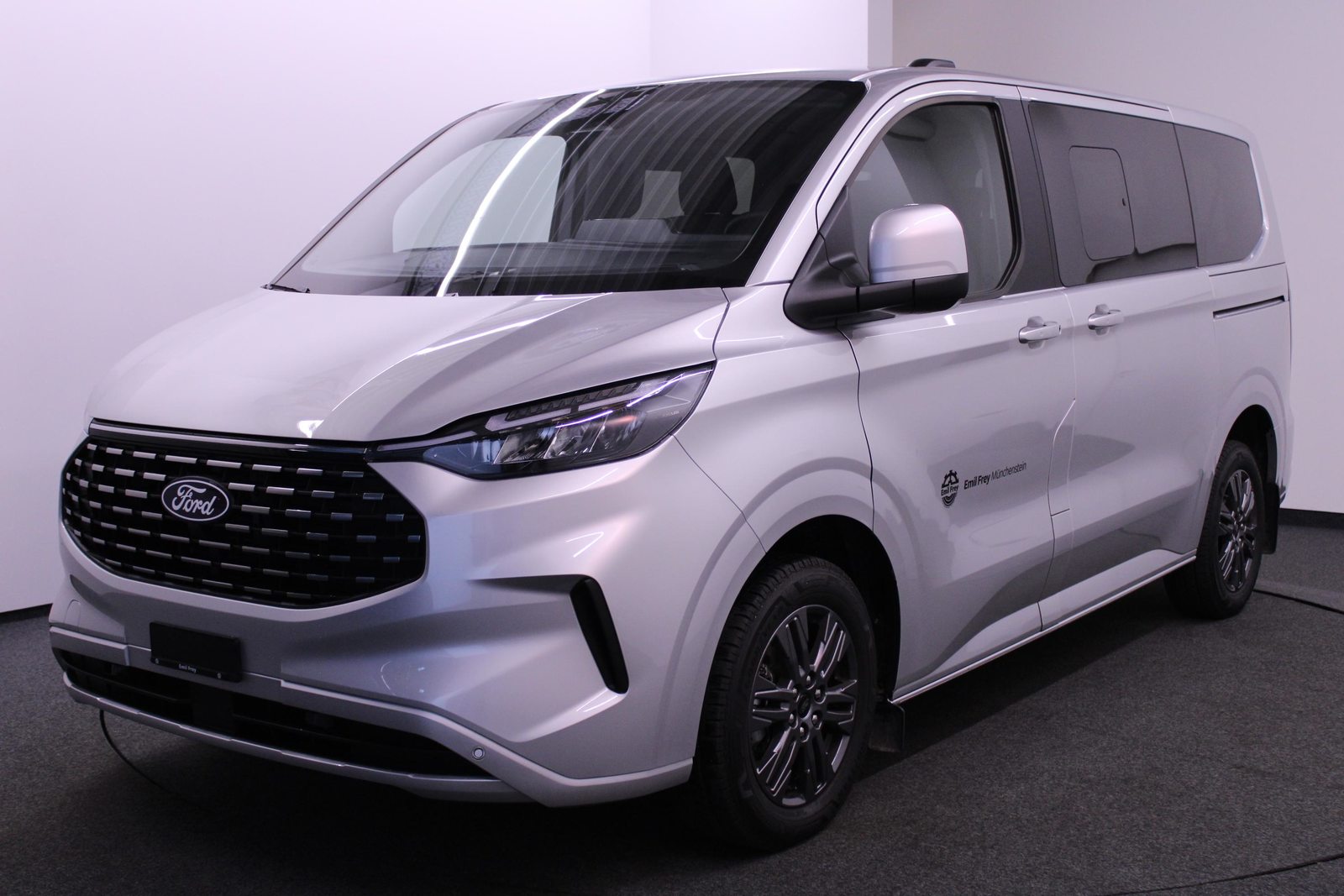 FORD Tourneo C Bus 320 L1 2.0 EcoBlue 170 Titanium