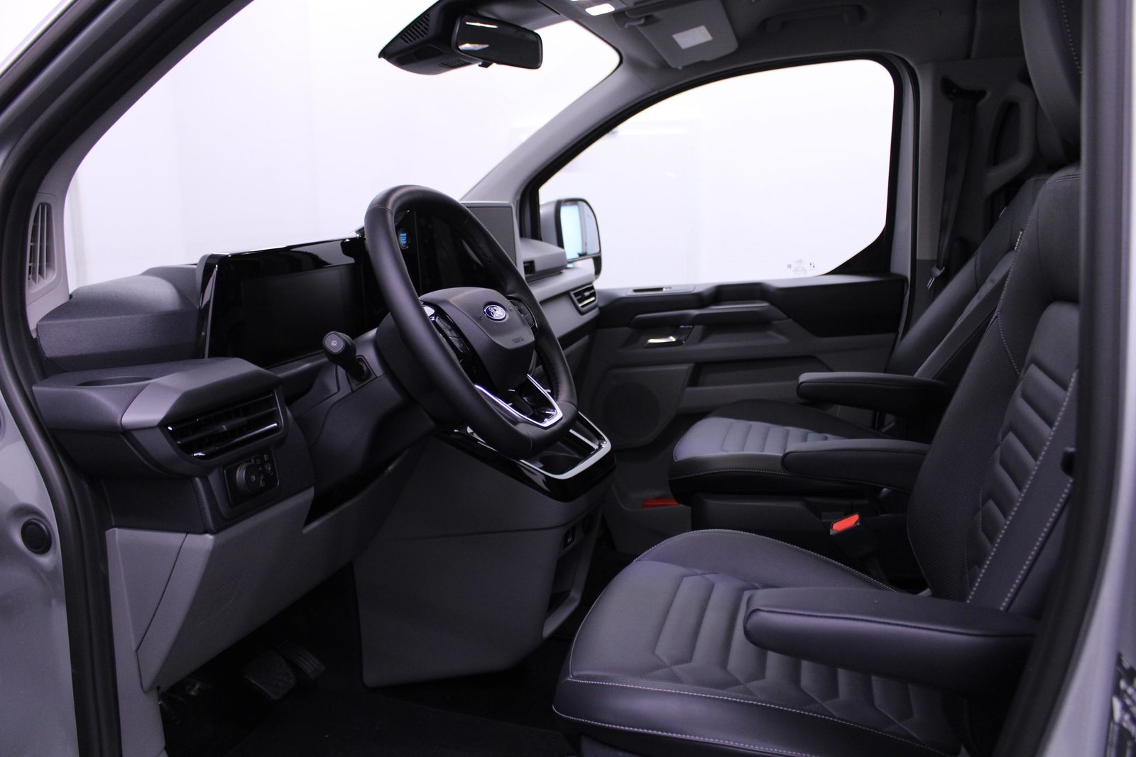 FORD Tourneo C Bus 320 L1 2.0 EcoBlue 170 Titanium, Diesel, Voiture de démonstration, Automatique - 5