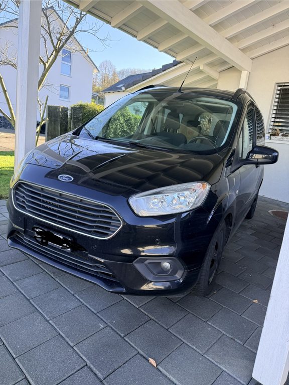 FORD Tourneo Courier 1.0 EcoB 100 Titanium