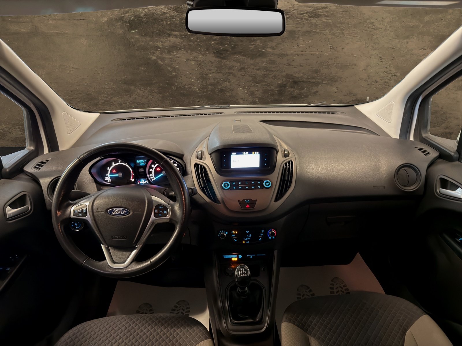FORD Tourneo Courier 1.0 SCTi Trend, Essence, Occasion / Utilisé, Manuelle - 4