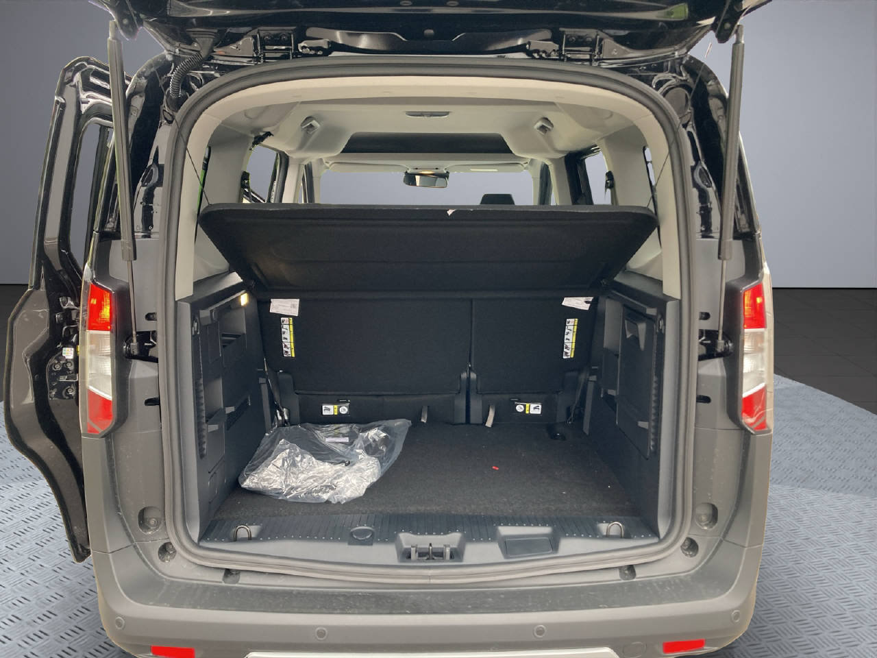 FORD Tourneo Courier 1.0 EcoBoost Active, Petrol, New car, Automatic - 7
