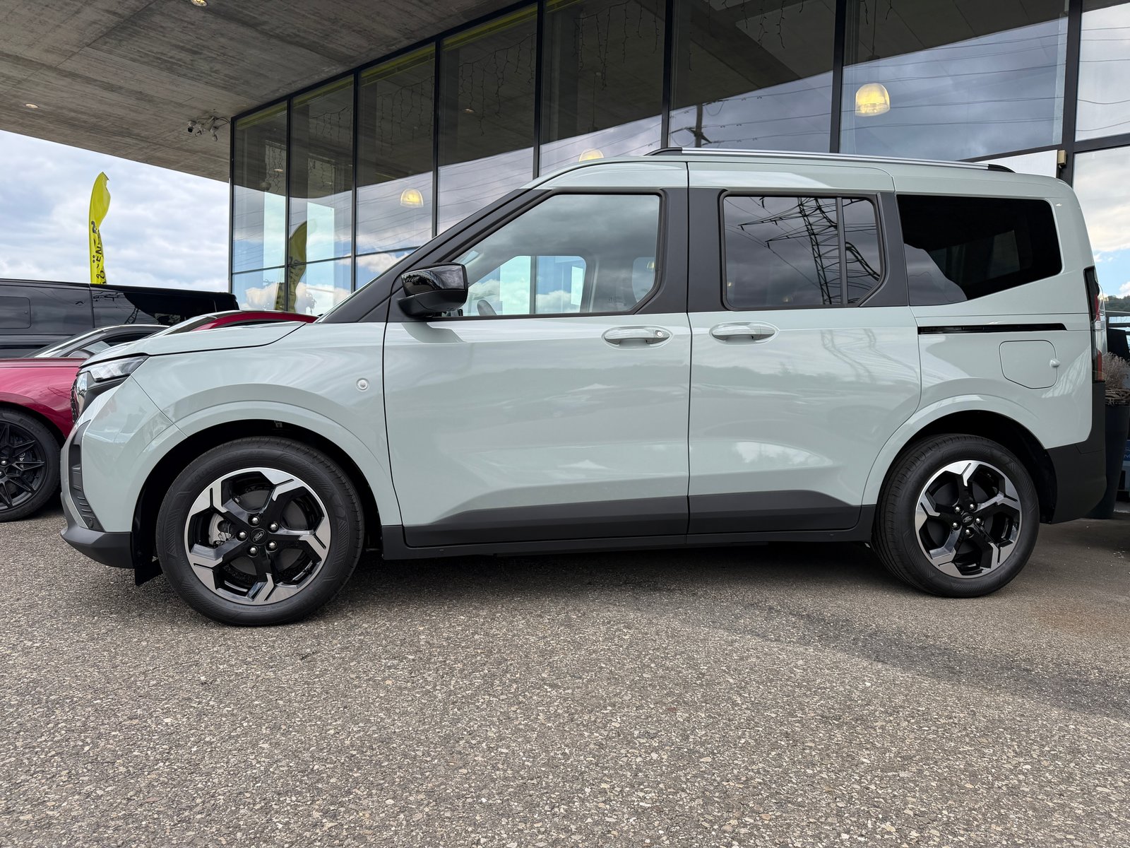 FORD Tourneo Courier Elektro 54kWh Titanium, Electric, New car, Automatic - 4