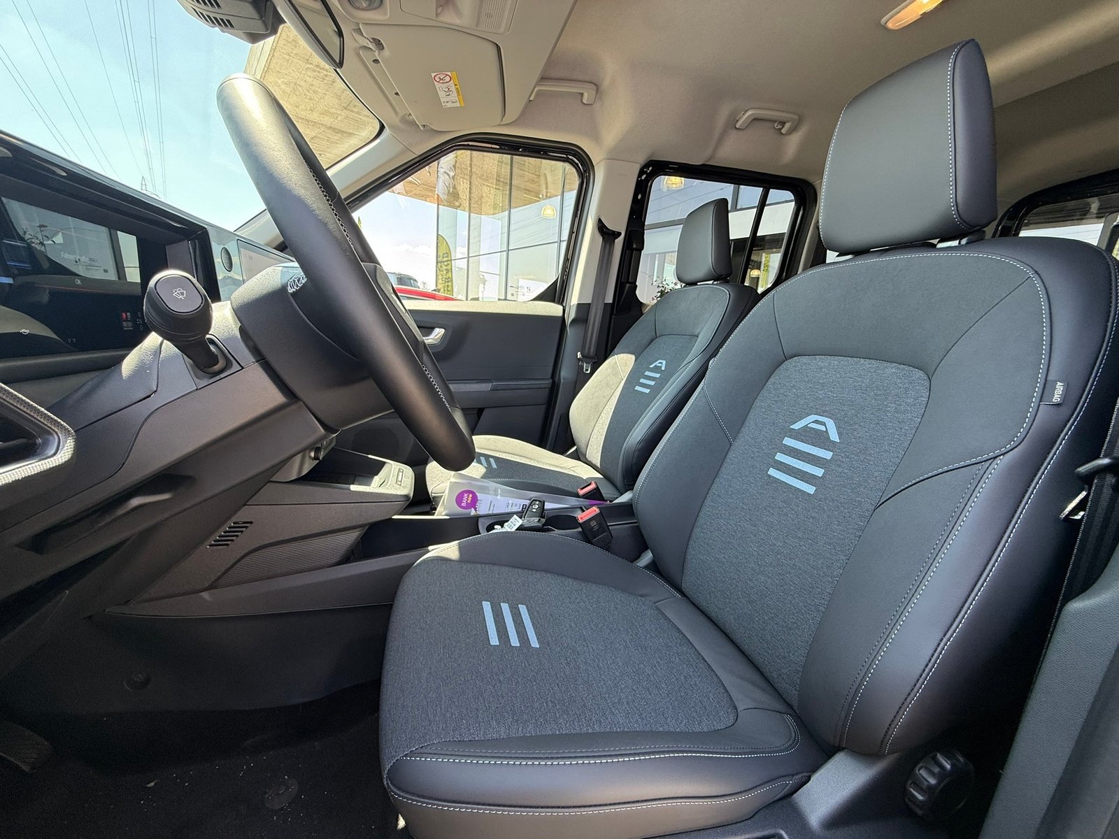 FORD Tourneo Courier Elektro 54kWh Active, Electric, New car, Automatic - 7