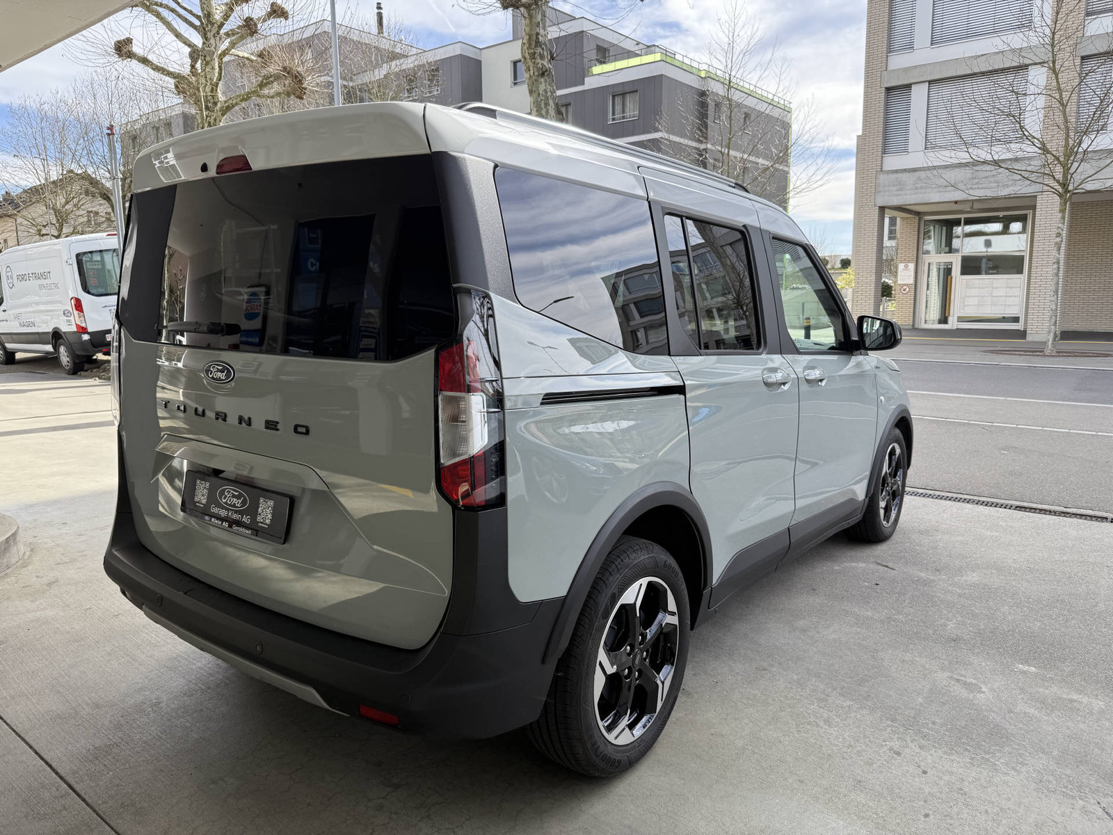 FORD Tourneo Courier 1.0 EcoBoost Active, Benzin, Occasion / Gebraucht, Automatik - 4
