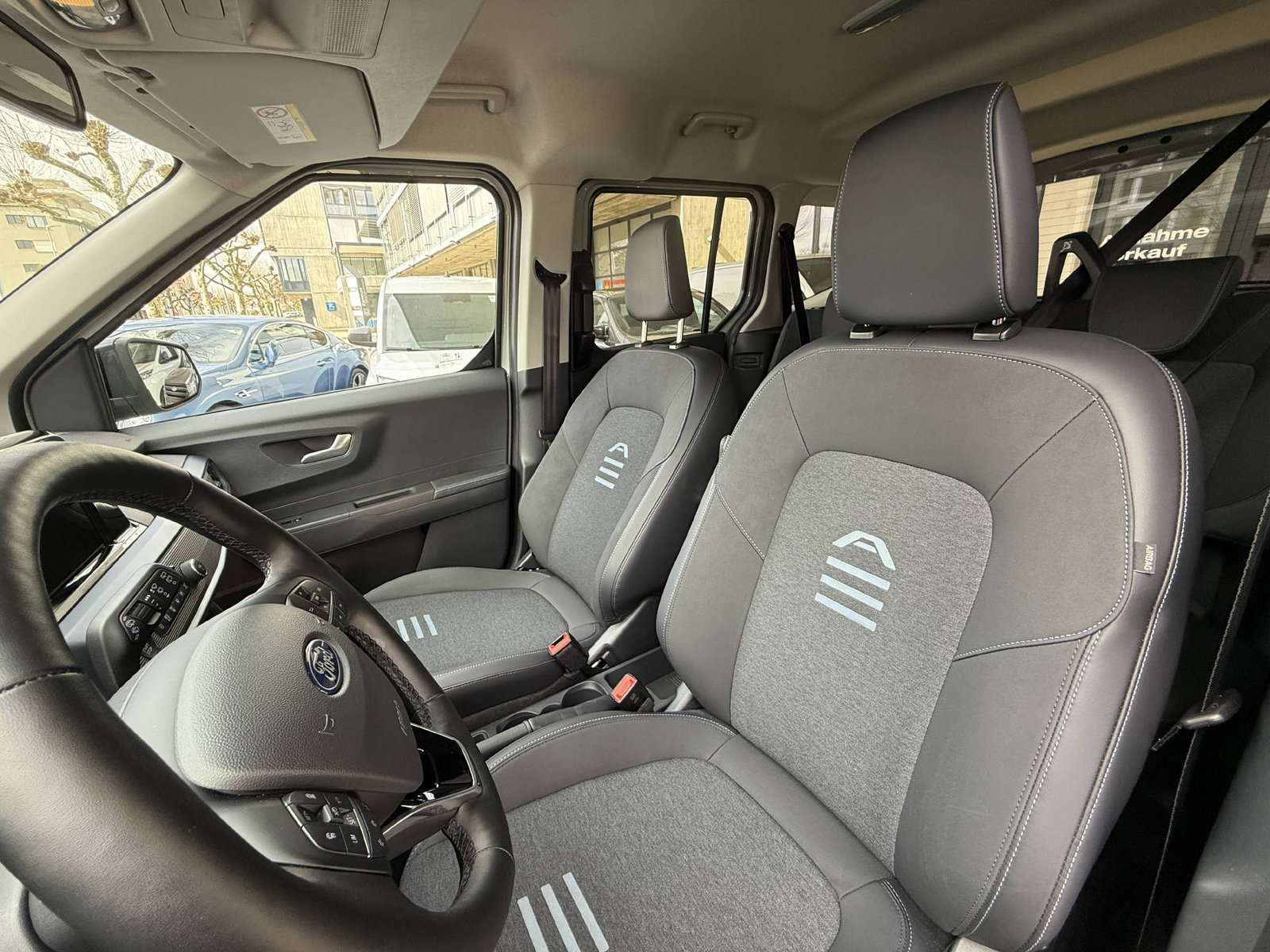 FORD Tourneo Courier 1.0 EcoBoost Active, Benzin, Occasion / Gebraucht, Automatik - 7