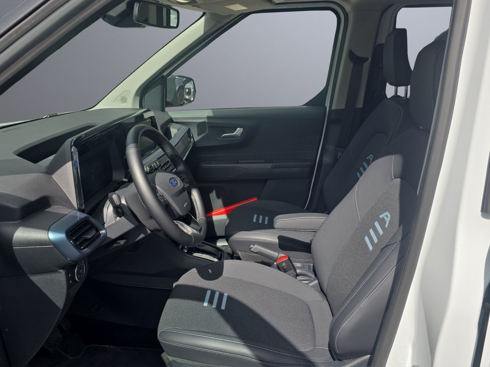 FORD Tourneo Courier 1.0 EcoBoost A, Essence, Voiture de démonstration, Automatique - 5
