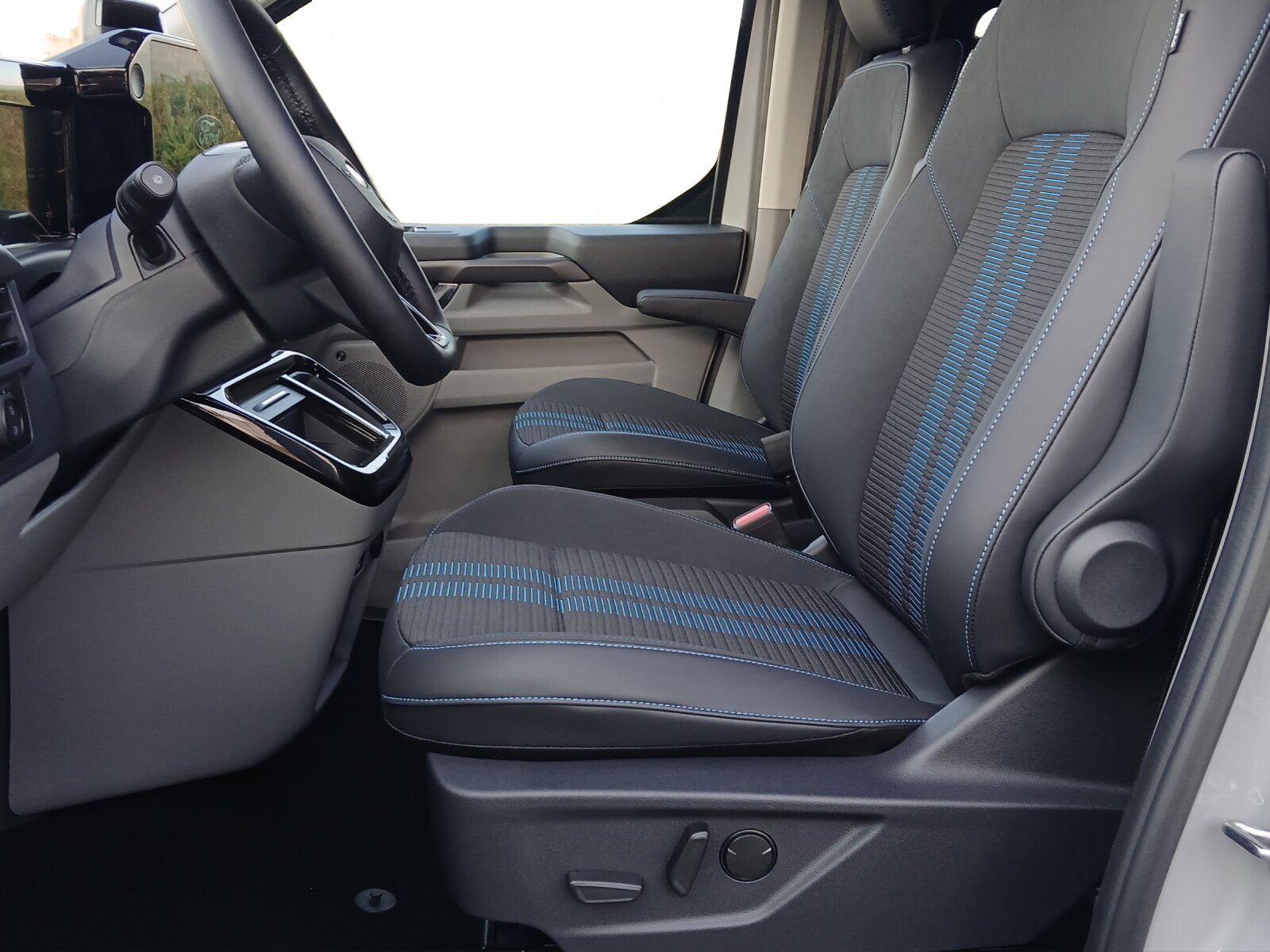 FORD Tourneo Custom Bus 340 L1 2.5 Duratec 233 Sport PHEV, Plug-in-Hybrid Benzin/Elektro, Neuwagen, Automatik - 7