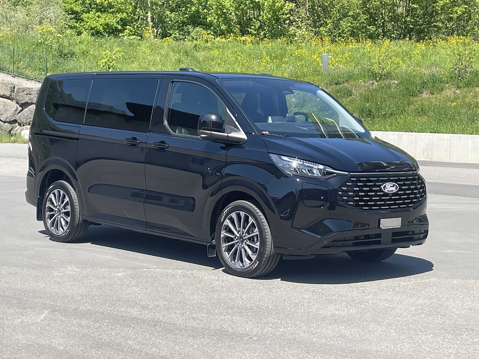 FORD Tourneo Custom Bus 340 L1 2.5 Duratec 233PS Titanium X PHEV, Plug-in-Hybrid Benzin/Elektro, Neuwagen, Automatik - 3