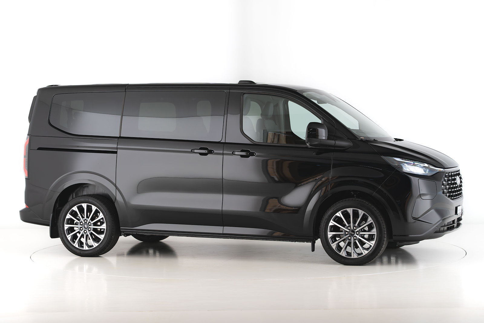 FORD Tourneo Custom Bus 340 L1 2.5 Duratec 233PS Titanium X PHEV, Plug-in-Hybrid Benzin/Elektro, Neuwagen, Automatik - 6