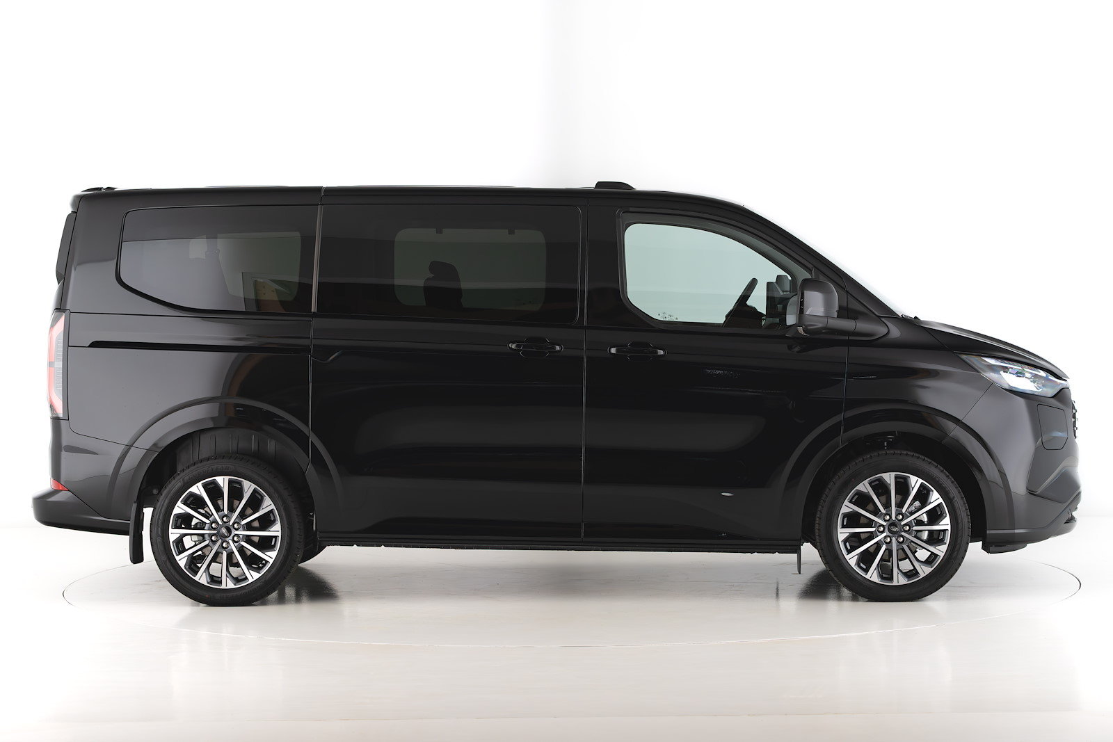 FORD Tourneo Custom Bus 340 L1 2.5 Duratec 233PS Titanium X PHEV, Plug-in-Hybrid Benzin/Elektro, Neuwagen, Automatik - 7