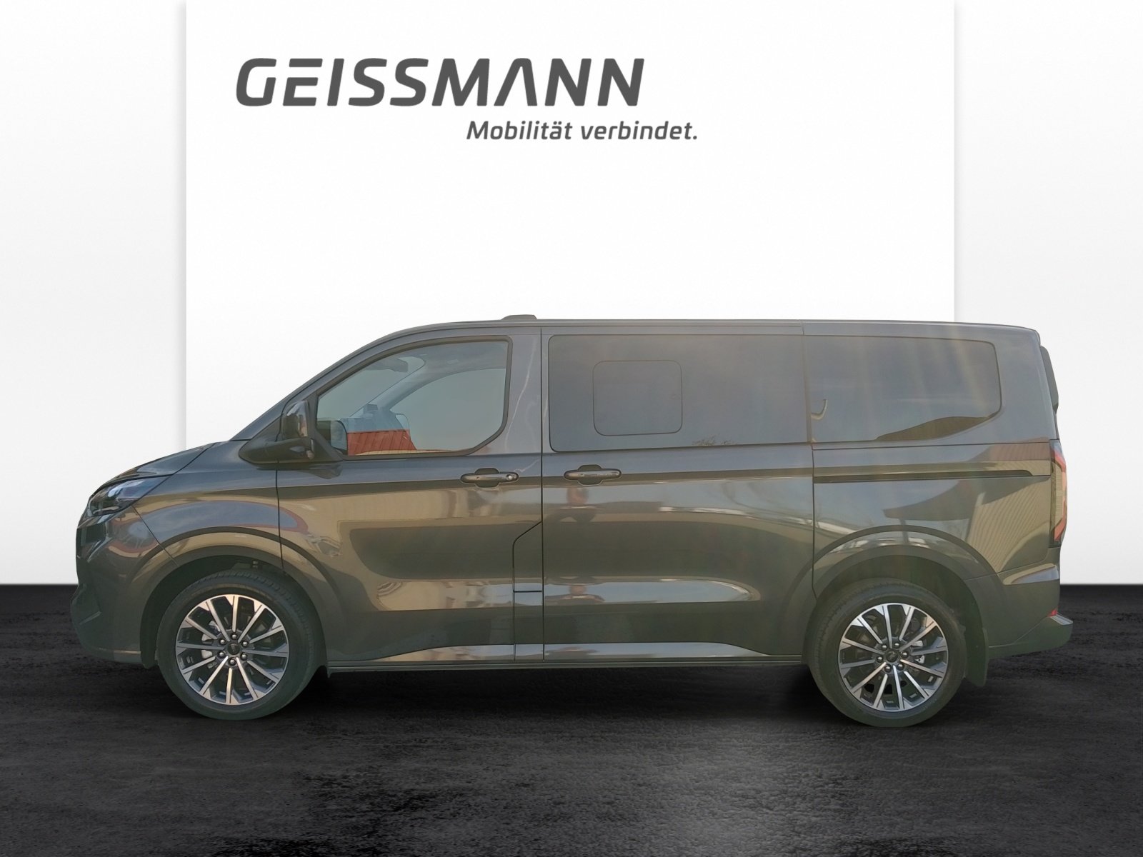 FORD Tourneo Custom Bus 320 L1 2.0 EcoBlue 170 Titanium X 4x, Diesel, New car, Automatic - 2