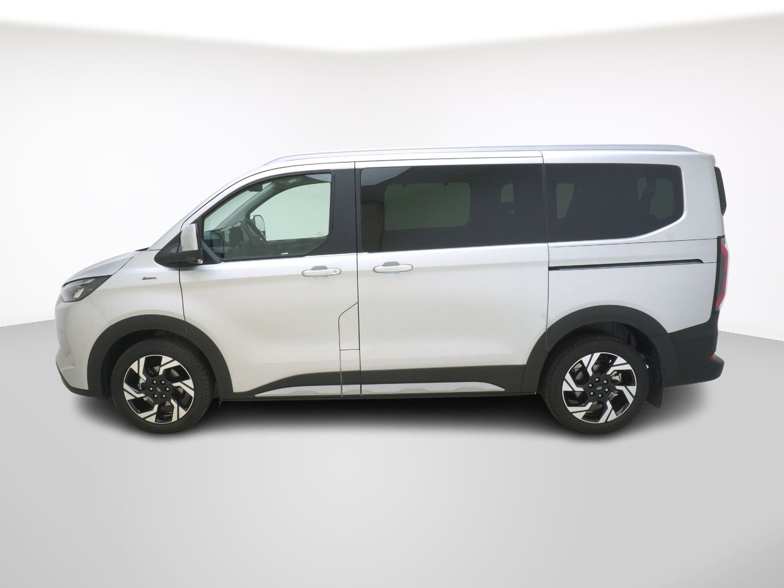 FORD Tourneo Custom L1 2.5 Plug-in-Hybrid Active, Plug-in-Hybrid Benzina/Elettrica, Auto nuove, Automatico - 2