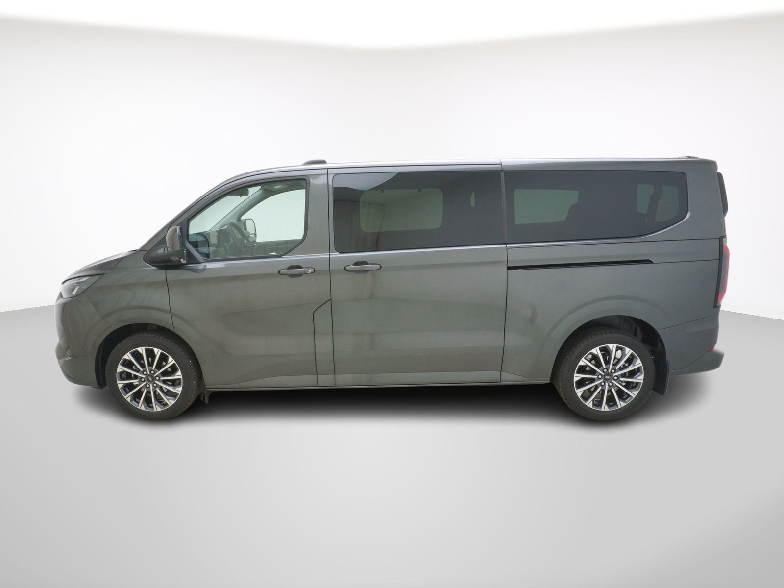 FORD Tourneo Custom L2 2.5 Plug-in-Hybrid Titanium X, Plug-in-Hybrid Benzina/Elettrica, Auto nuove, Automatico - 2