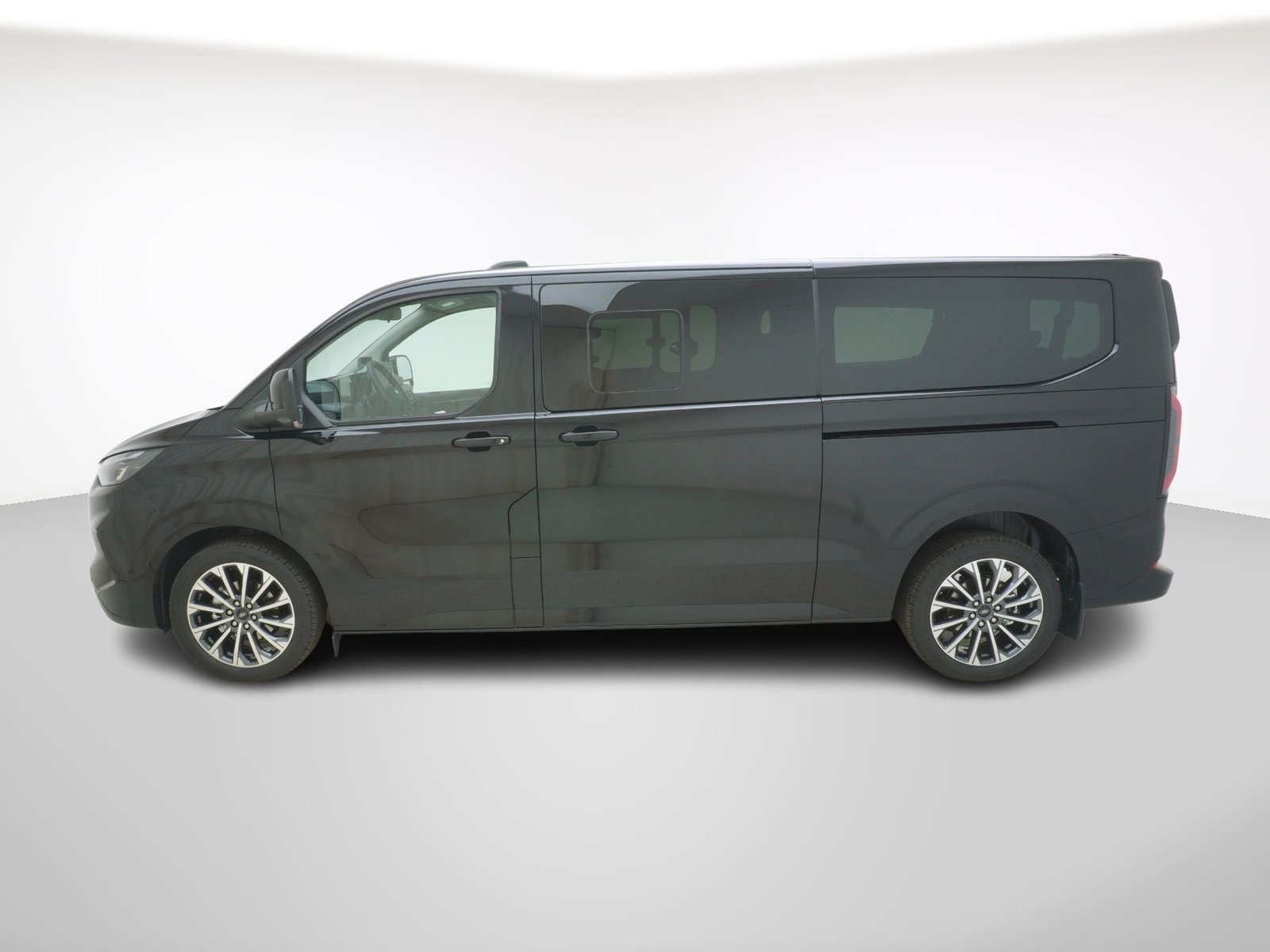 FORD Tourneo Custom 320 L2 2.0 TDCI Titanium X, Diesel, New car, Automatic - 2