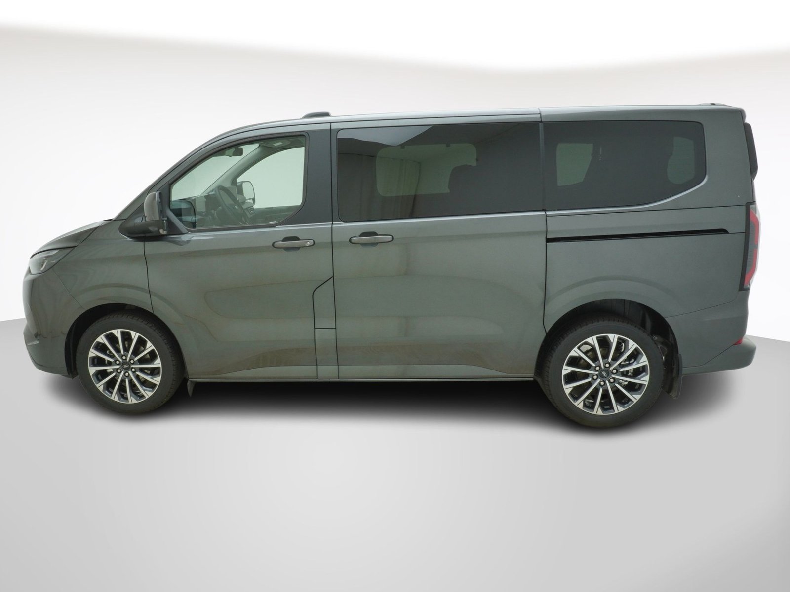 FORD Tourneo Custom L1 2.5 Plug-in-Hybrid Titanium X, Hybride Rechargeable Essence/Électricité, Voiture nouvelle, Automatique - 2