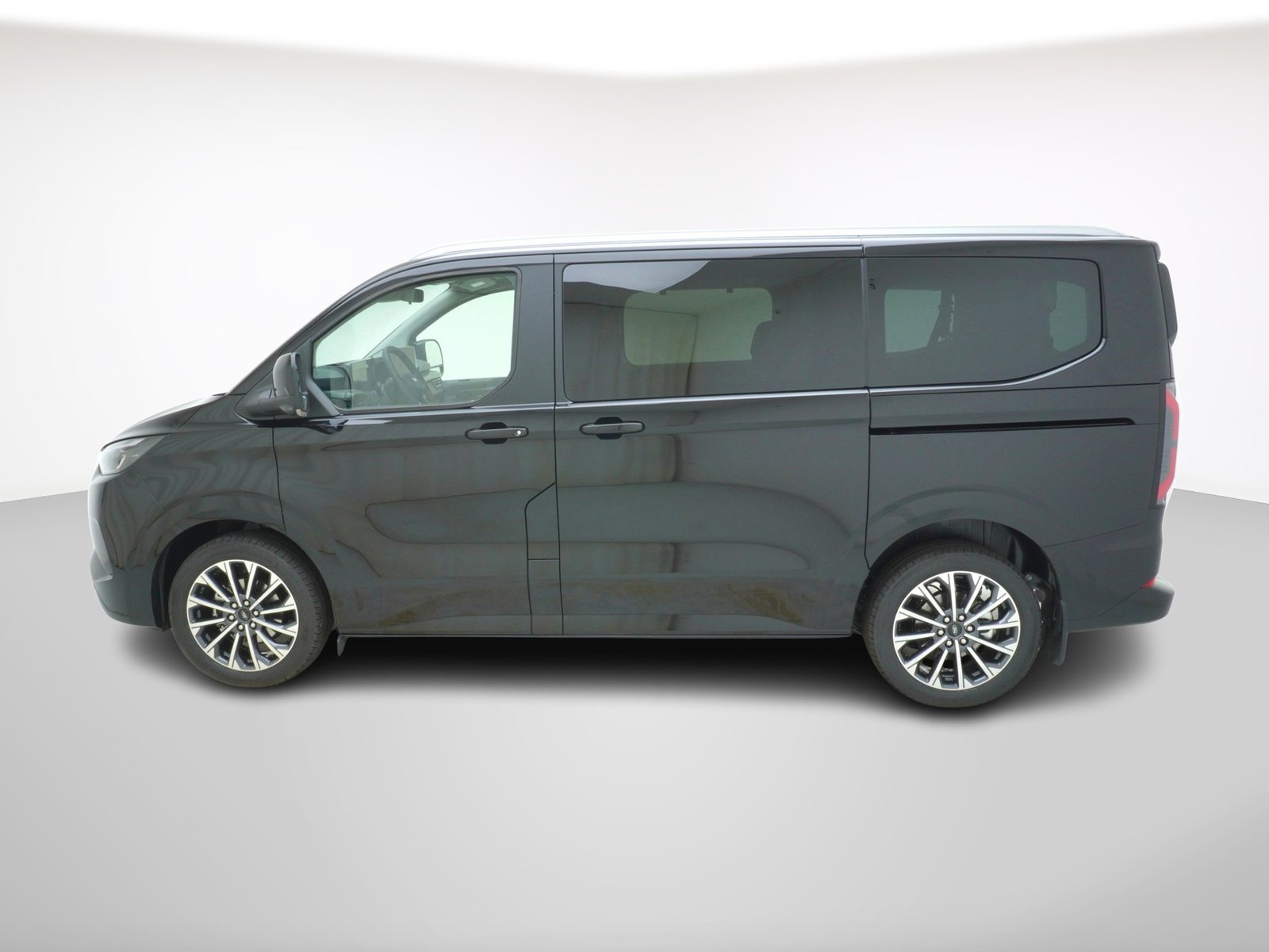 FORD Tourneo Custom L1 2.5 Plug-in-Hybrid Titanium X, Plug-in-Hybrid Petrol/Electric, New car, Automatic - 2