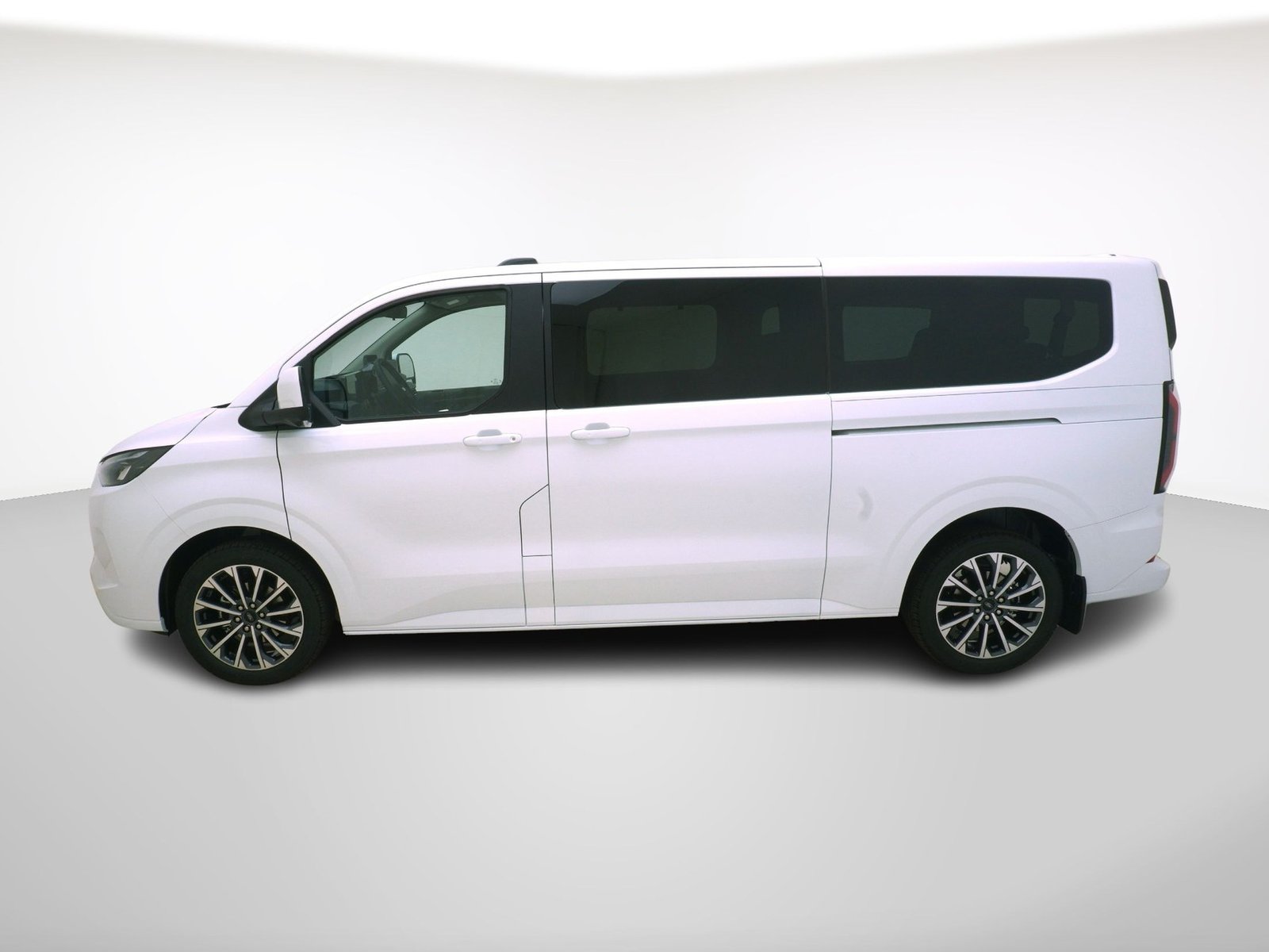 FORD Tourneo Custom L2 2.5 Plug-in-Hybrid Titanium X, Plug-in-Hybrid Benzina/Elettrica, Auto nuove, Automatico - 2