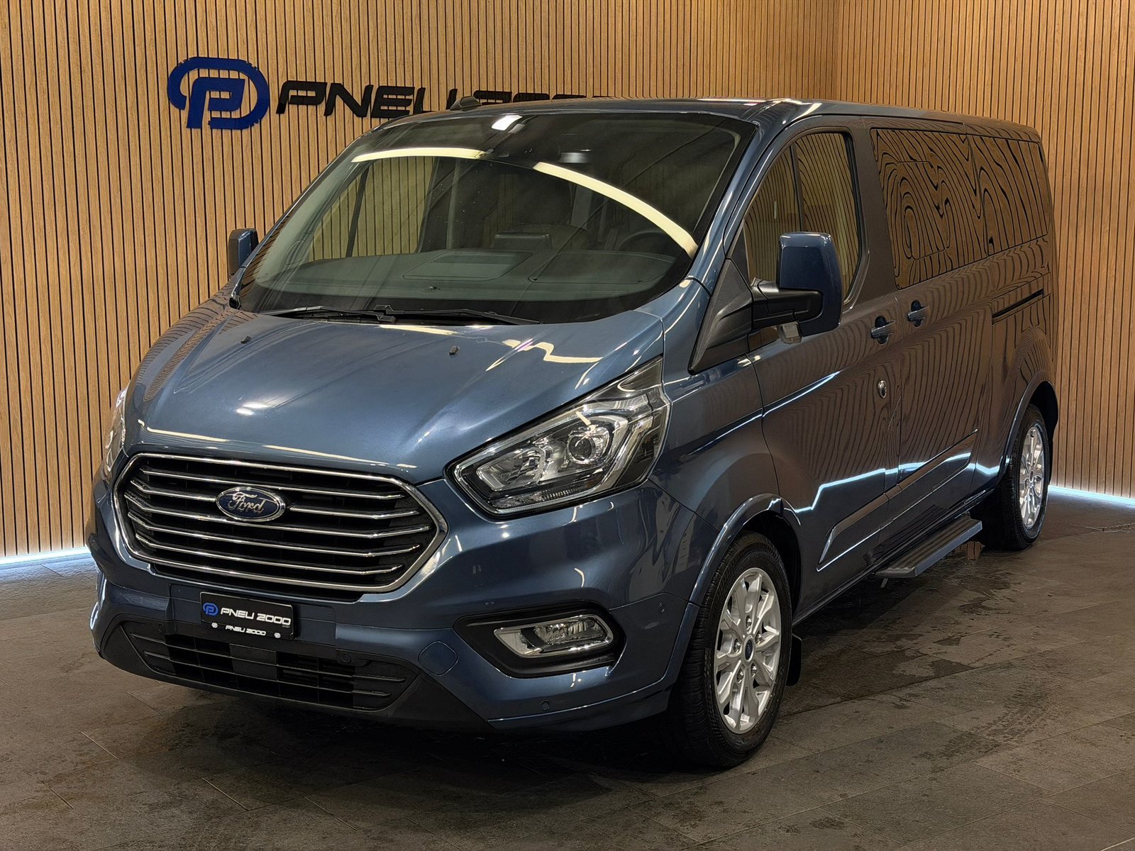 FORD Tourneo Custom 2.0 320 L2H1 Titanium A 8 Plätze