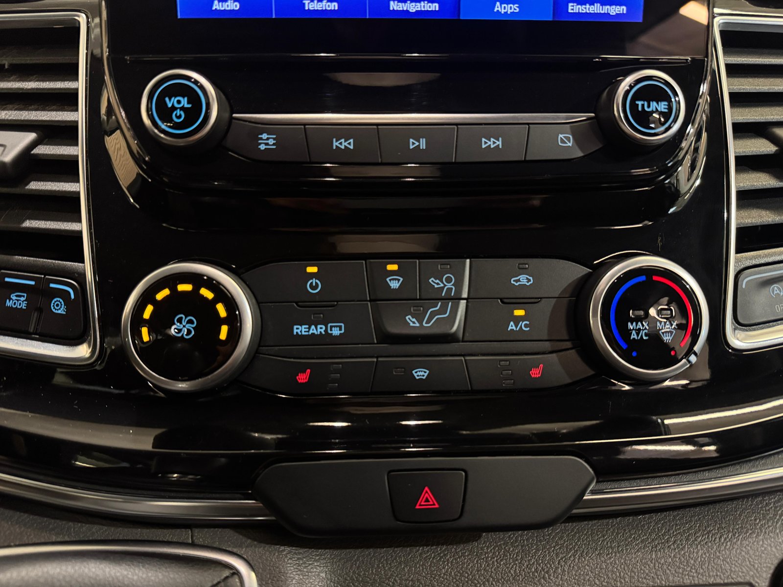 FORD Tourneo Custom 2.0 TDI 320 L2H1 Titanium A 8 Plätzer, Diesel, Occasion / Gebraucht, Automat - 7