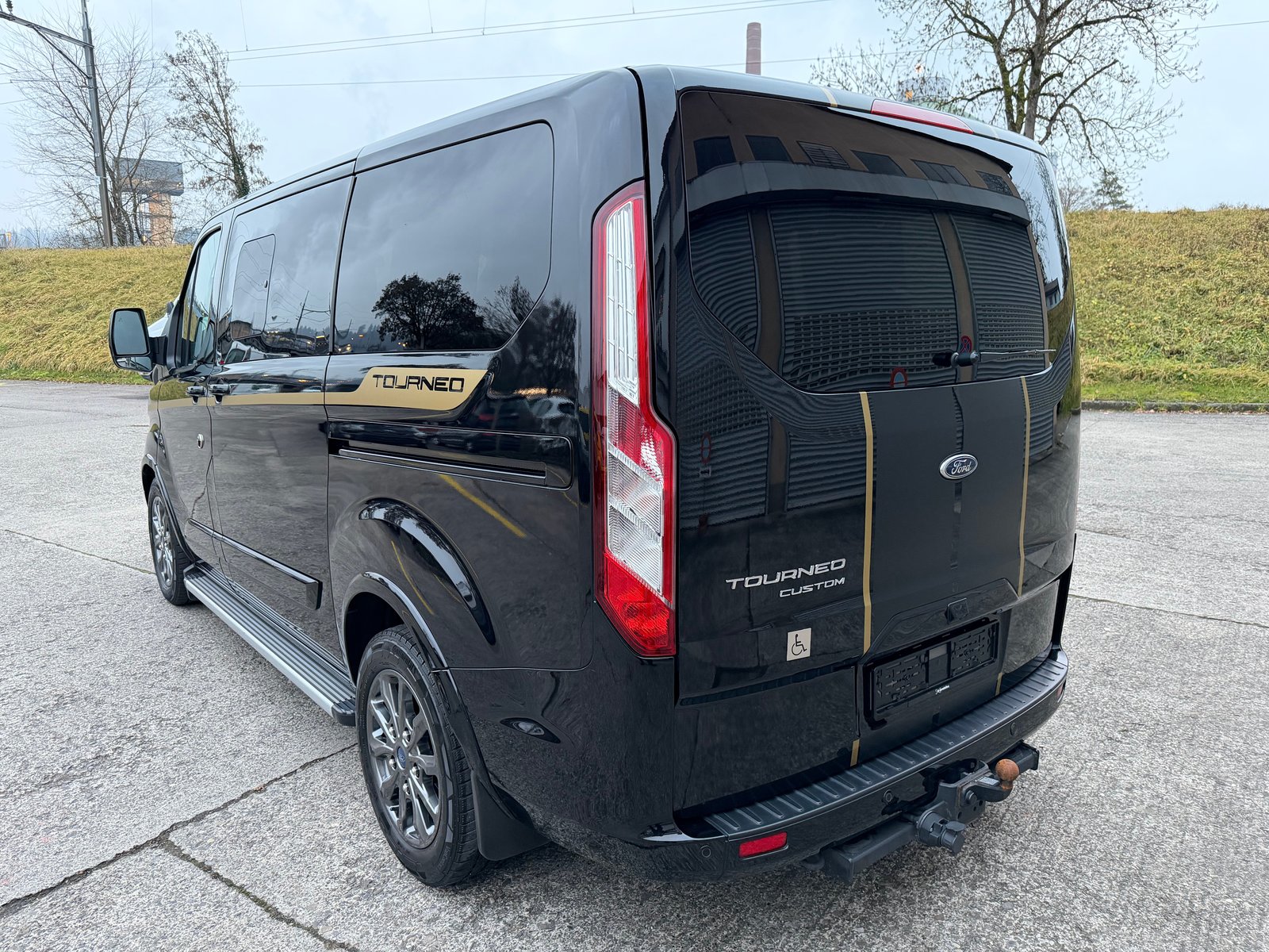 FORD Tourneo Custom 320 L1H1 Titanium A, Diesel, Occasion / Utilisé, Automatique - 3