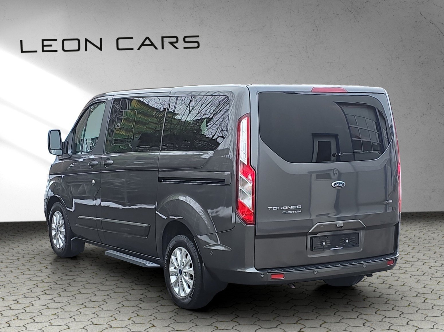 FORD Tourneo Custom 320 L1H1 Titanium PHEV 8-Sitzer, Plug-in-Hybrid Benzina/Elettrica, Occasioni / Usate, Automatico - 2