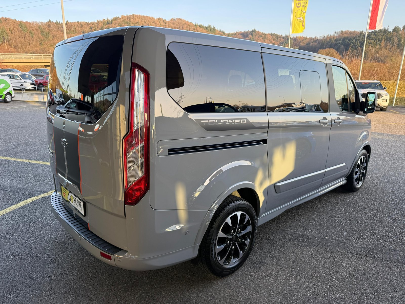 FORD Tourneo Custom 320 L1H1 Sport A, Diesel, Occasion / Utilisé, Automatique - 6