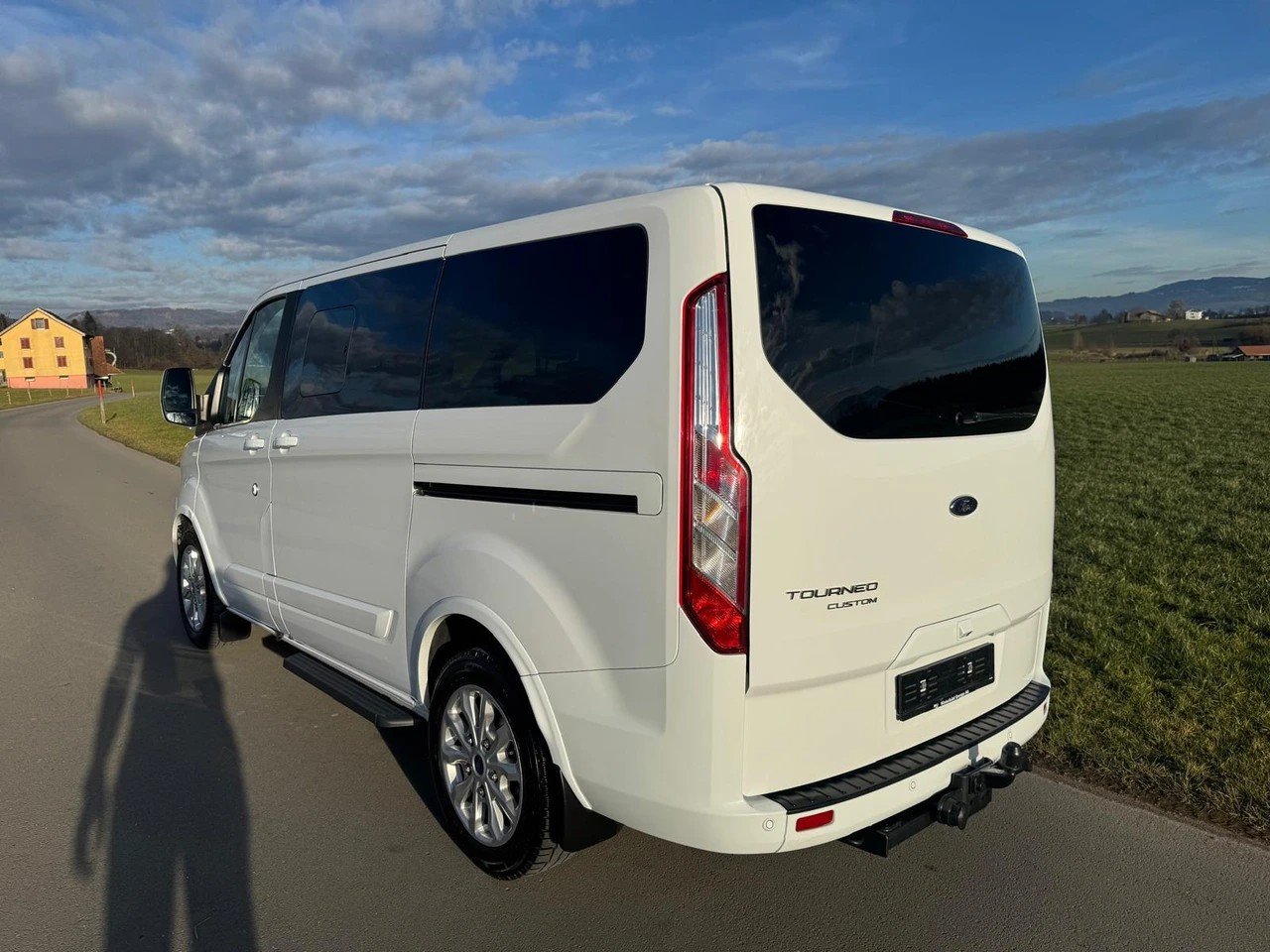 FORD Tourneo Custom 320 L1H1 Titanium A mit Anhängerkupplun, Diesel, Occasion / Utilisé, Automatique - 3