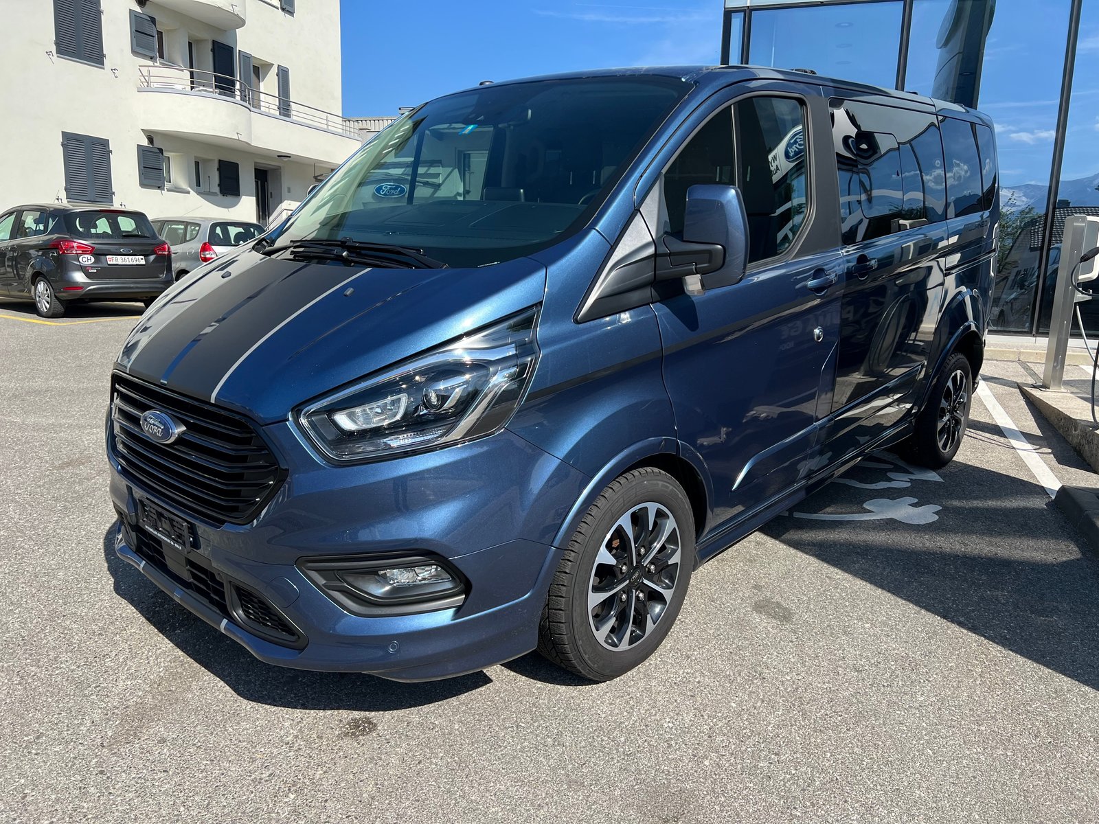 FORD Tourneo Custom 320 L1H1 Sport A, Diesel, Occasioni / Usate, Automatico - 4