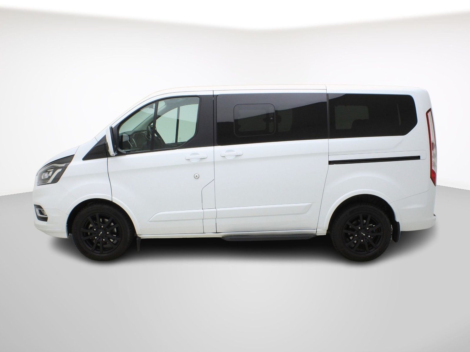 FORD Tourneo Custom 320 L1 MHEV Titanium, Mild-Hybrid Diesel/Electric, Second hand / Used, Manual - 3
