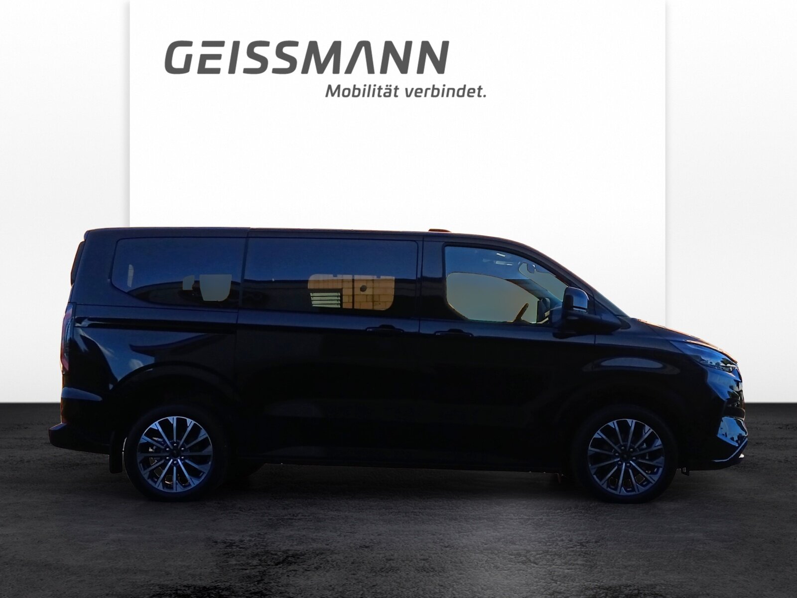 FORD Tourneo Custom Bus 320 L1 2.0 EcoBlue 170 Titanium X, Diesel, Voiture de démonstration, Automatique - 2