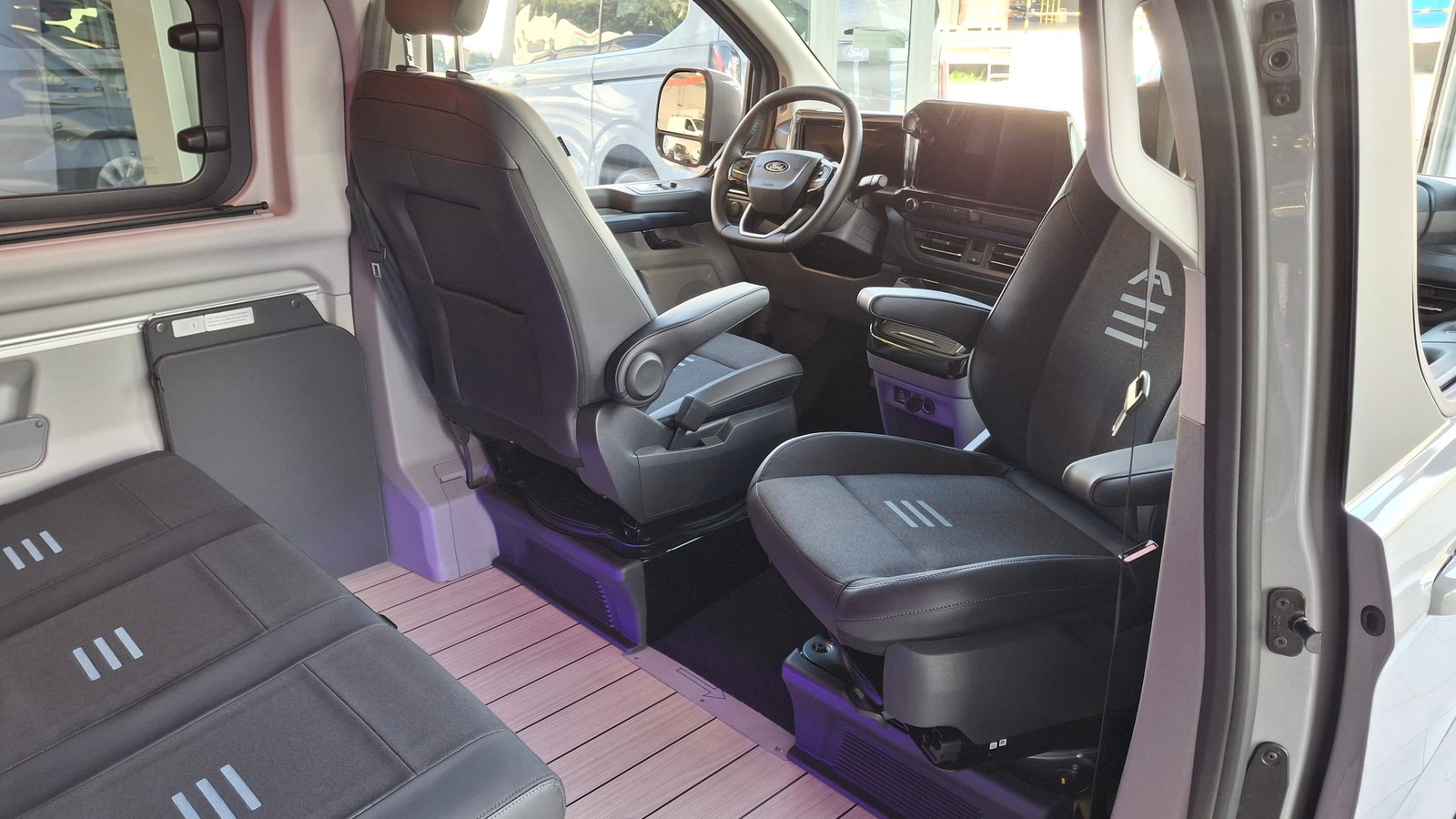 FORD Tourneo Custom NUGGET 320 L2H1 Active Automatique 4x4, Diesel, Auto nuove, Automatico - 7