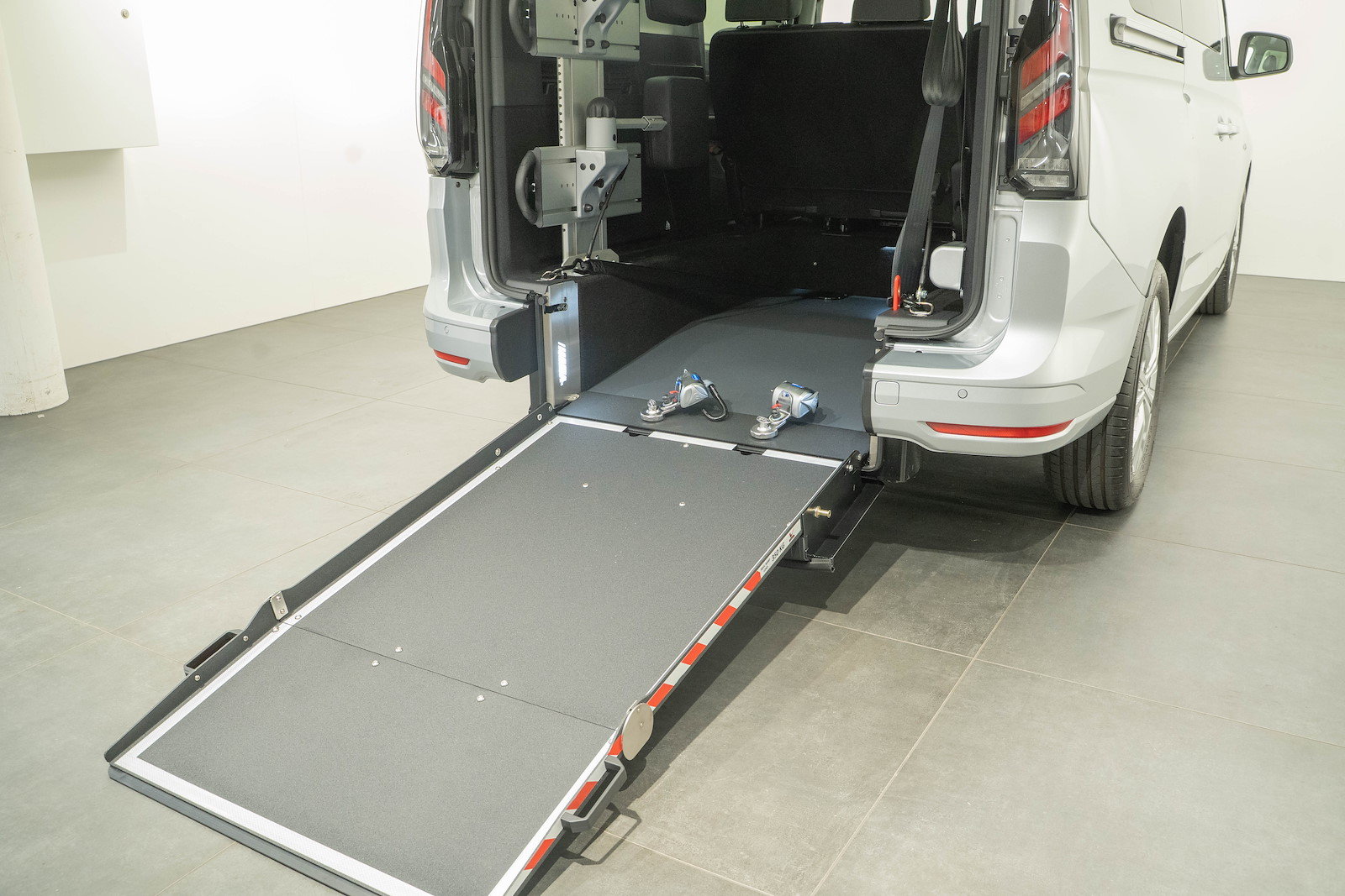 FORD Tourneo Grand Connect 1.5 EcoBoost 114 Titanium, Benzin, Neuwagen, Automat - 6