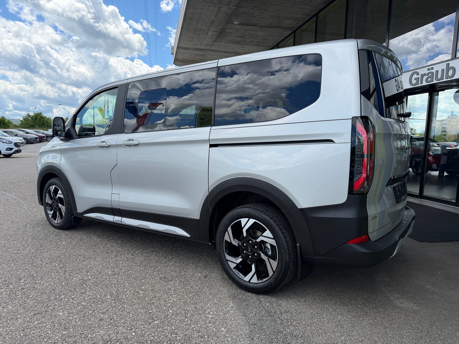 FORD Tourneo Bus 340 L1H1 PHEV Active, Plug-in-Hybrid Benzin/Elektro, Neuwagen, Automatik - 4