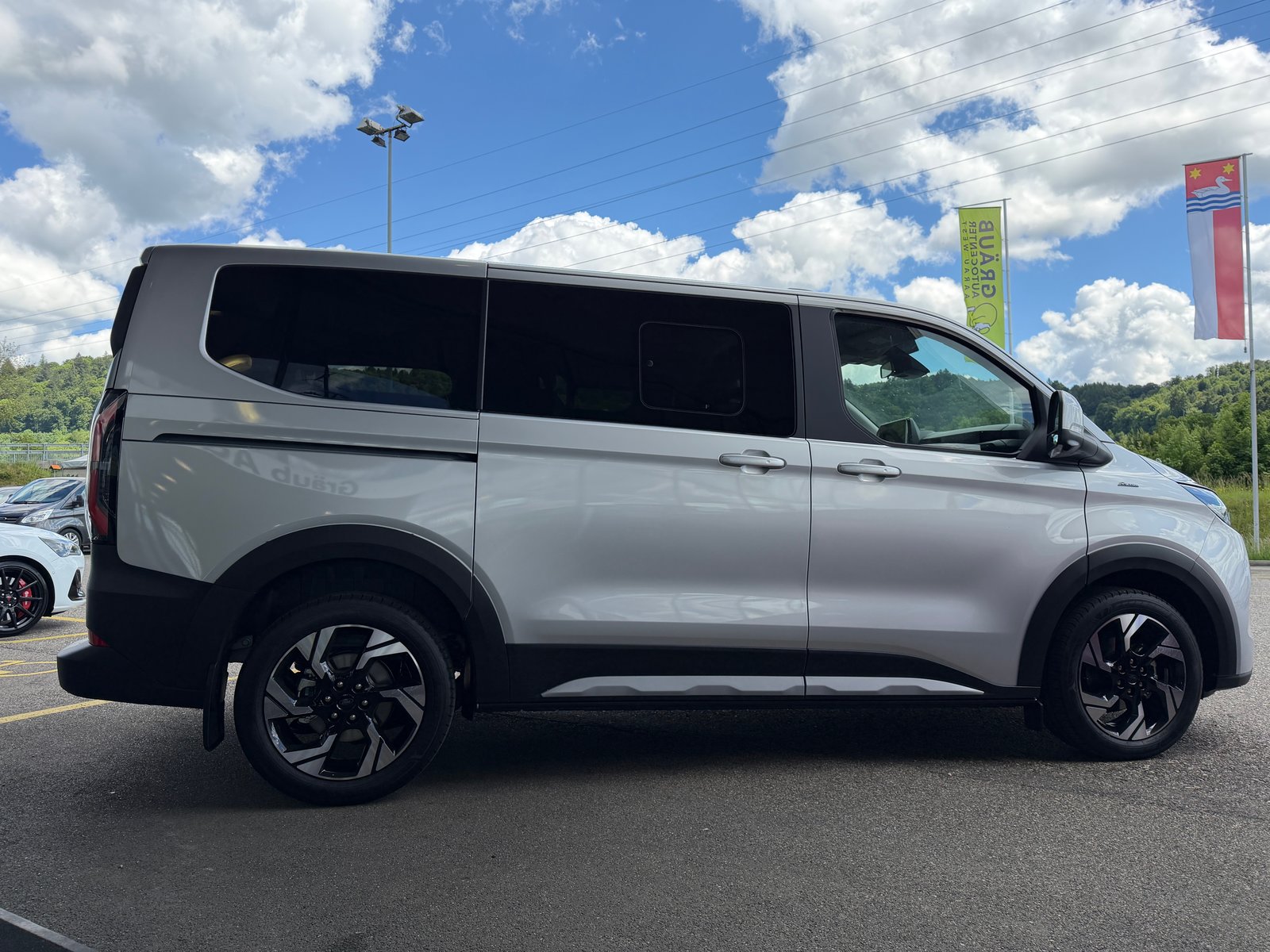 FORD Tourneo Bus 340 L1H1 PHEV Active, Plug-in-Hybrid Benzin/Elektro, Neuwagen, Automatik - 6