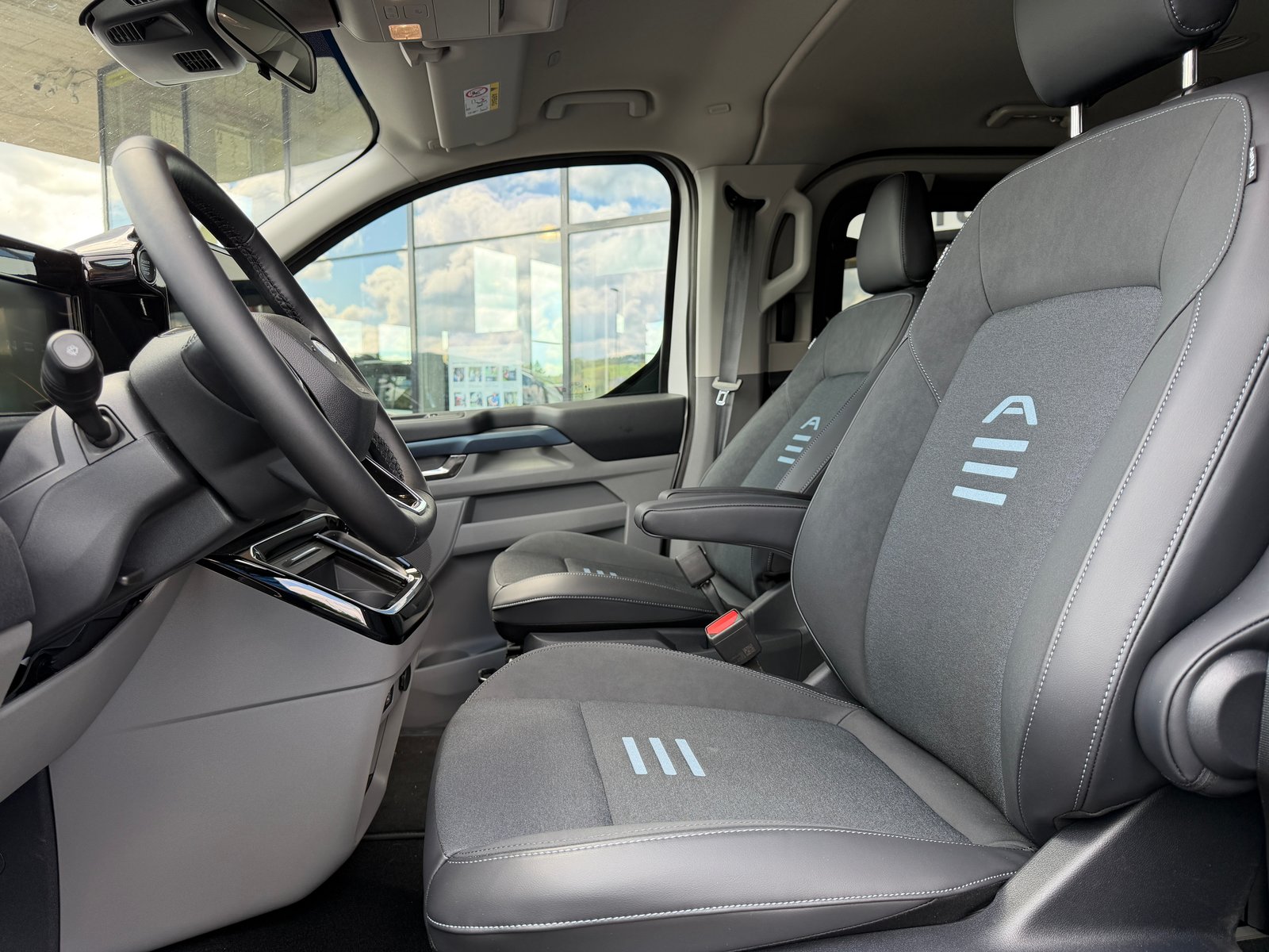 FORD Tourneo Bus 340 L1H1 PHEV Active, Plug-in-Hybrid Benzin/Elektro, Neuwagen, Automatik - 7