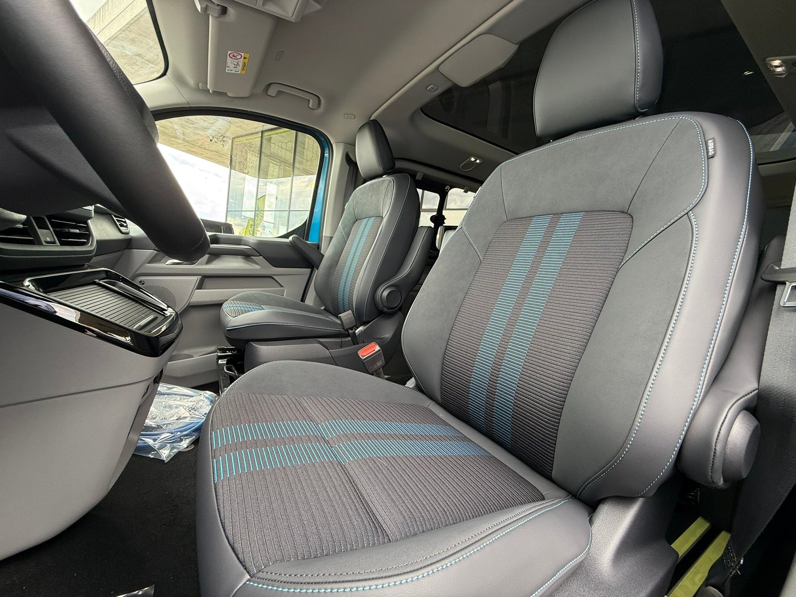 FORD Tourneo Bus 340 L1H1 PHEV Sport, Plug-in-Hybrid Benzina/Elettrica, Auto nuove, Automatico - 7