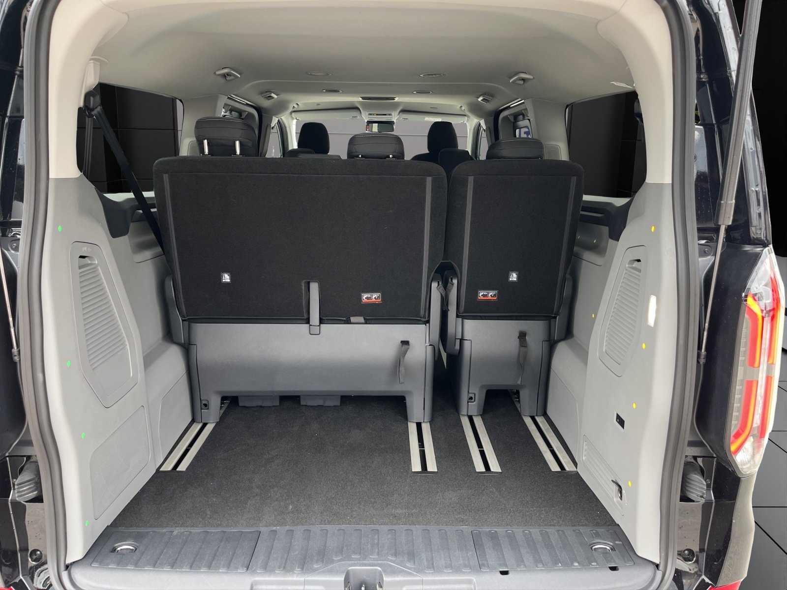 FORD Tourneo Bus 340 L2H1 65kWh Titanium, Électrique, Voiture nouvelle, Automatique - 6