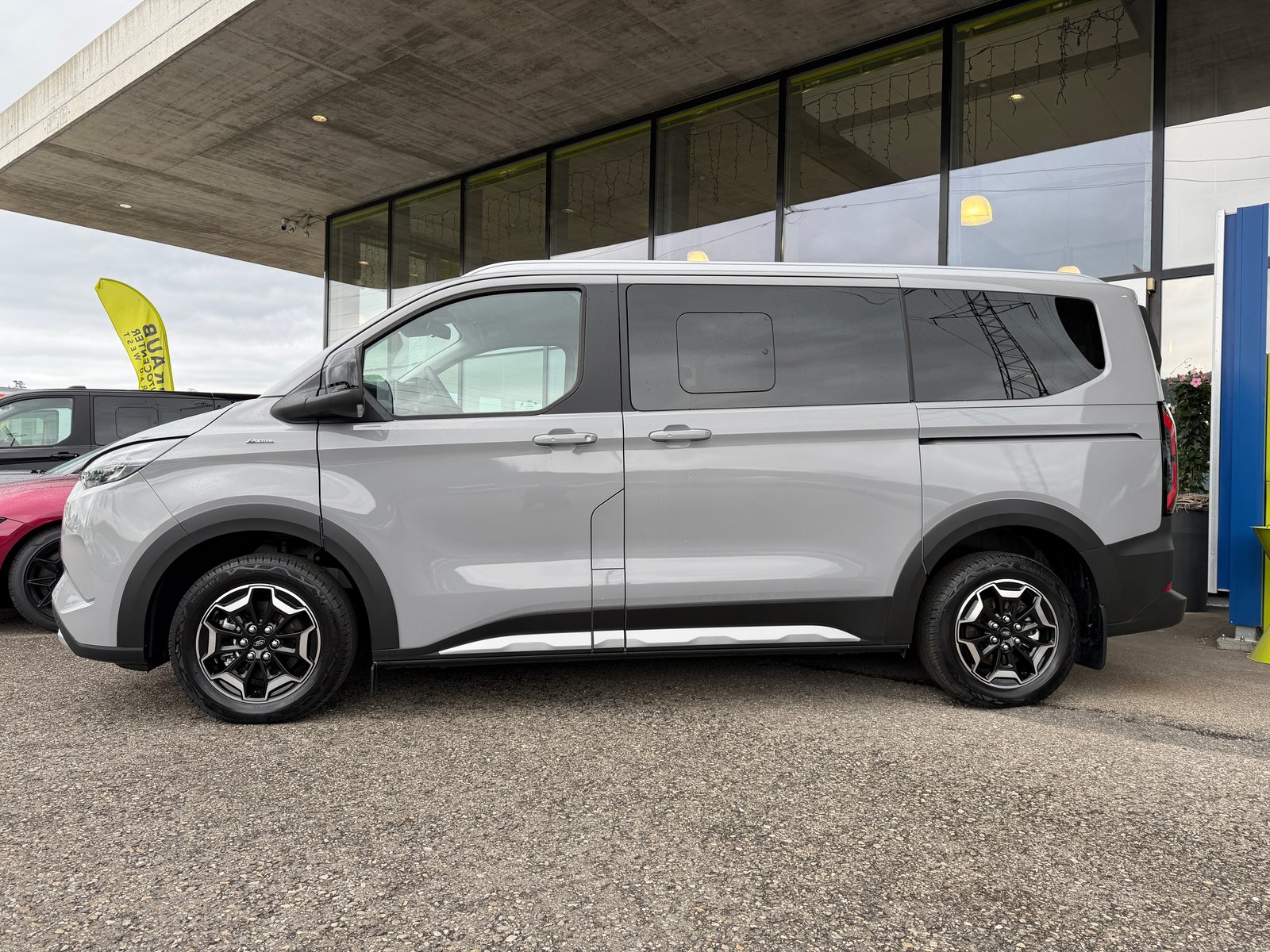 FORD Tourneo Bus 340 L1H1 65kWh Active, Elettrica, Auto nuove, Automatico - 4