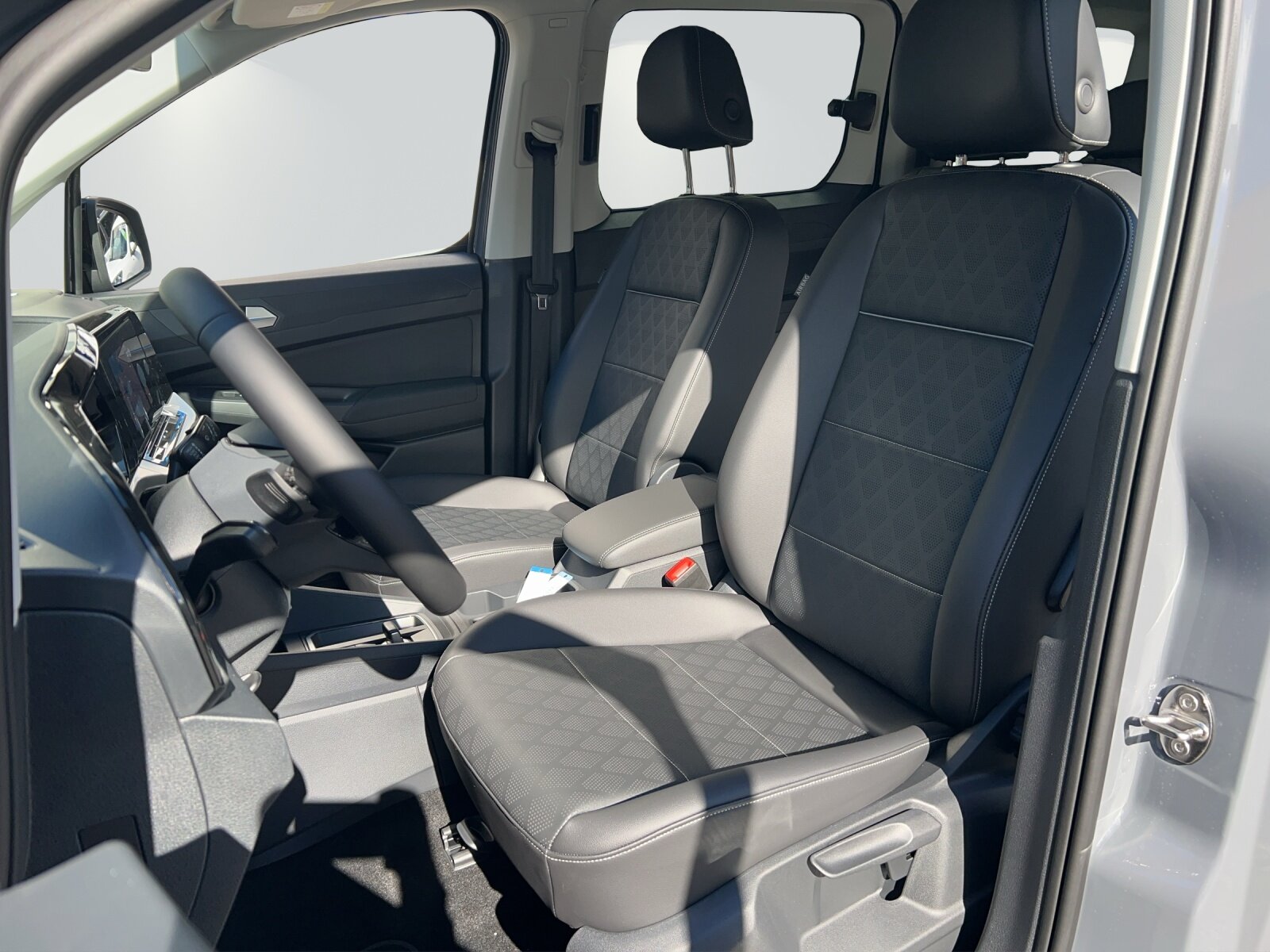 FORD Tourneo Grand Connect 1.5 EcoB, Hybride Rechargeable Essence/Électricité, Voiture nouvelle, Automatique - 5