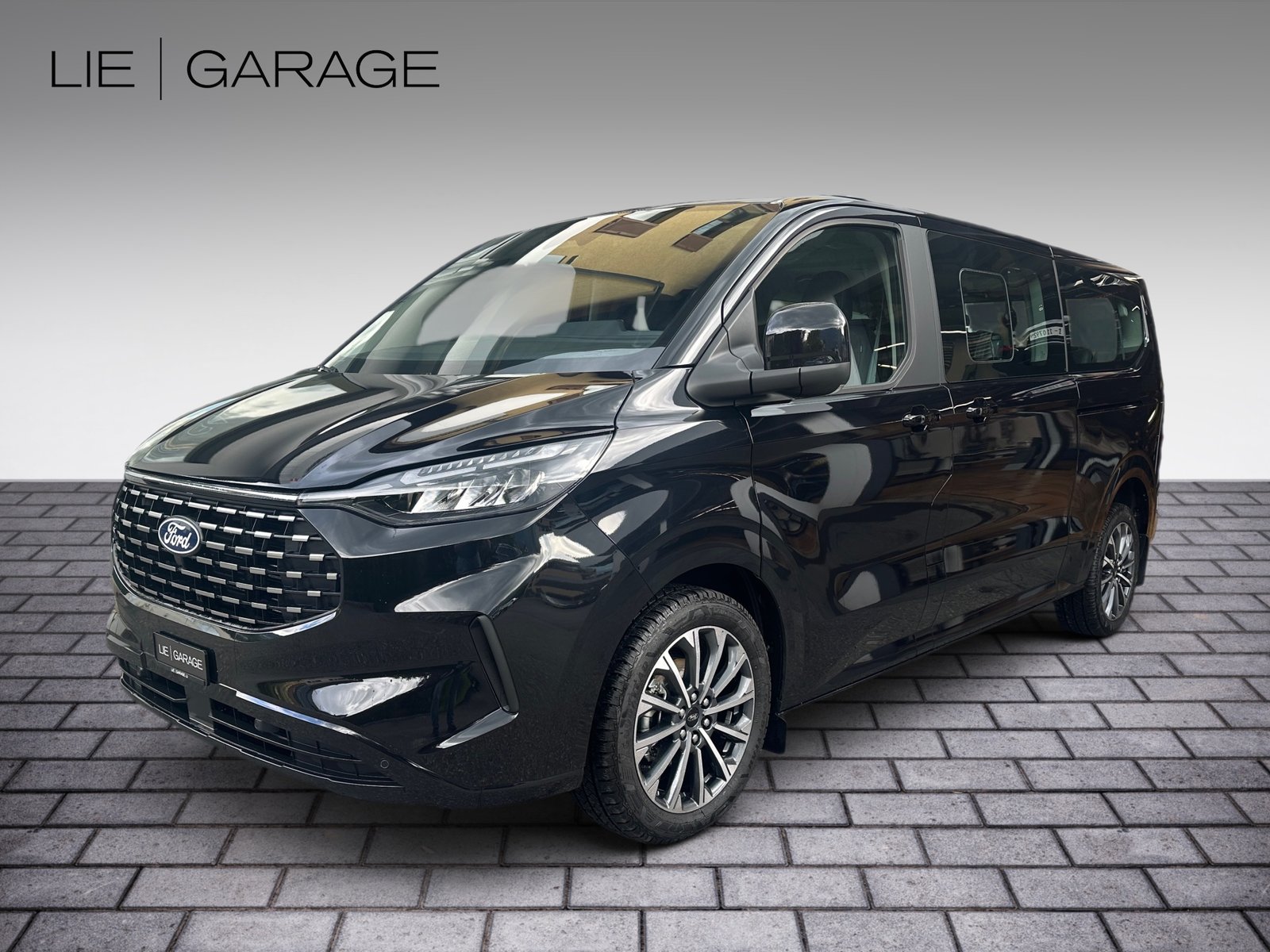 FORD Tourneo Bus 320 L2H1 Titanium Automat 4x4