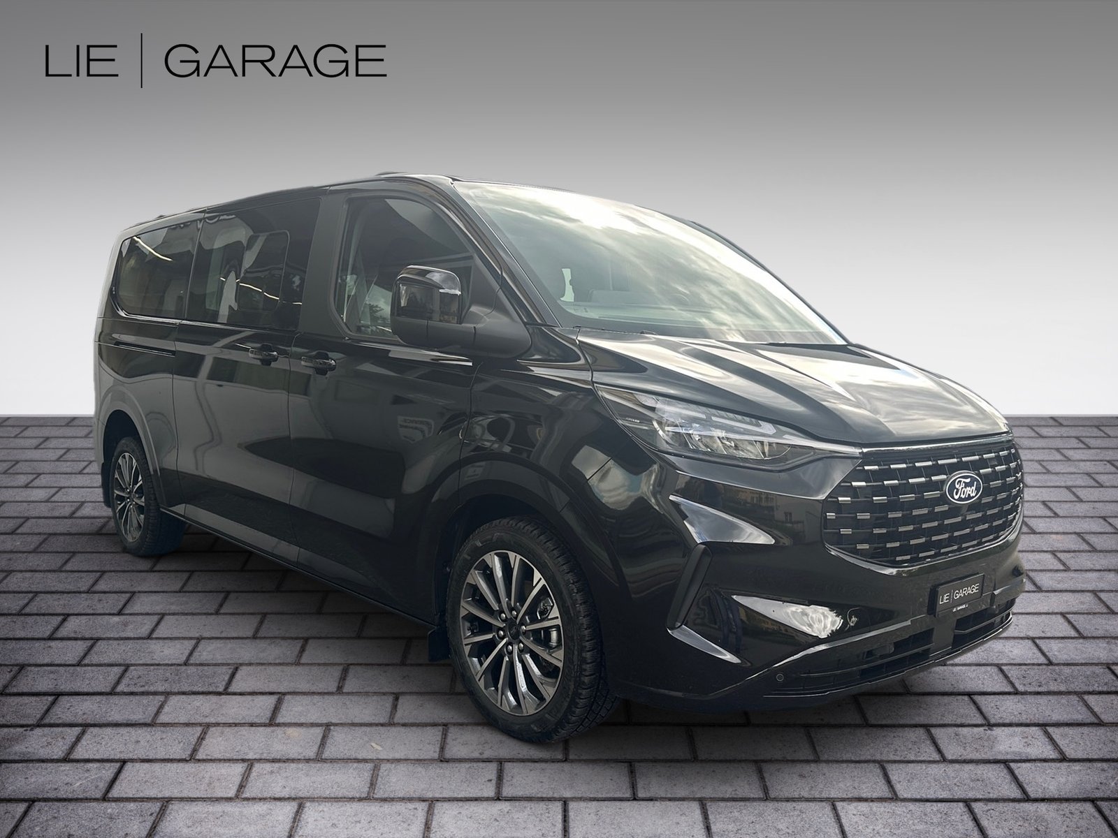 FORD Tourneo Bus 320 L2H1 Titanium Automat 4x4, Diesel, Occasioni / Usate, Automatico - 2