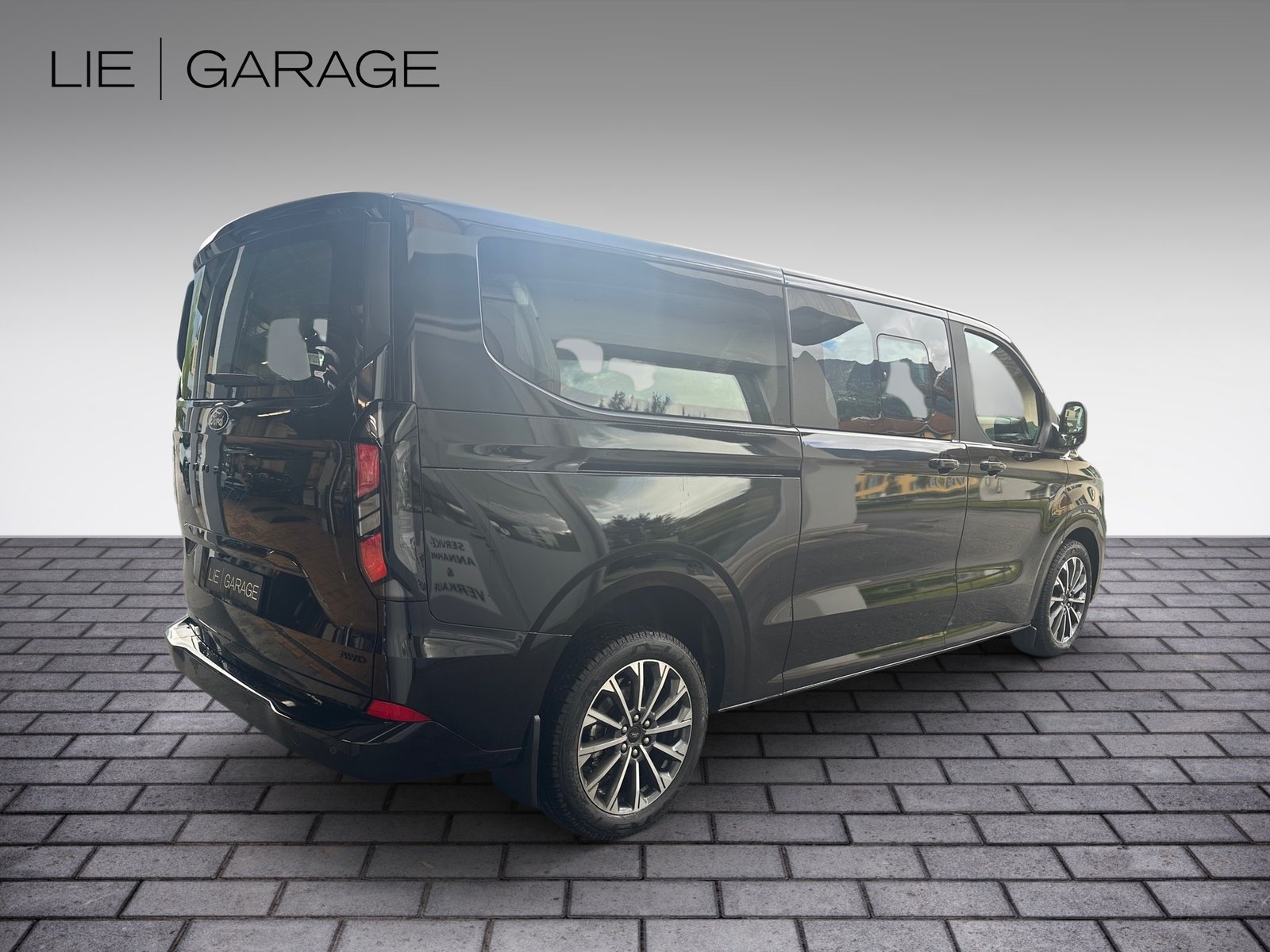 FORD Tourneo Bus 320 L2H1 Titanium Automat 4x4, Diesel, Occasioni / Usate, Automatico - 3