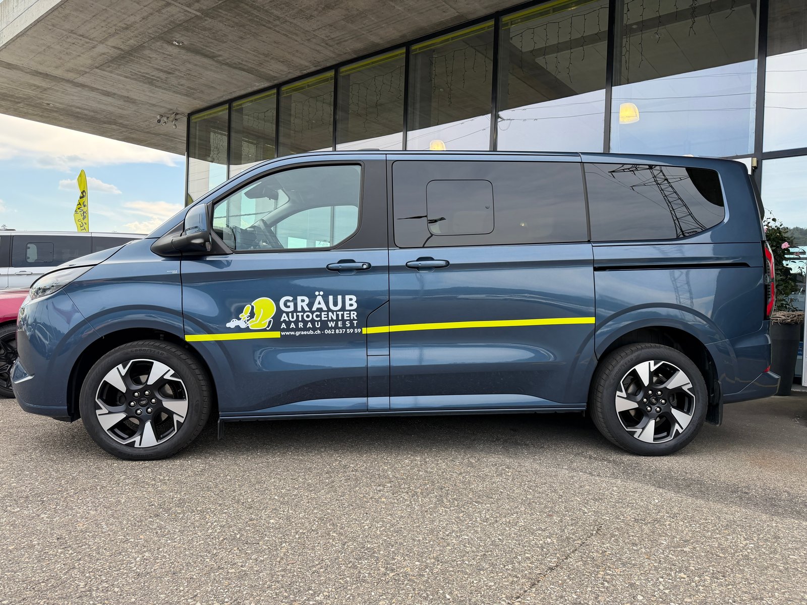 FORD Tourneo Bus 340 L1H1 PHEV Titanium X 2024, Plug-in-Hybrid Petrol/Electric, Second hand / Used, Automatic - 4