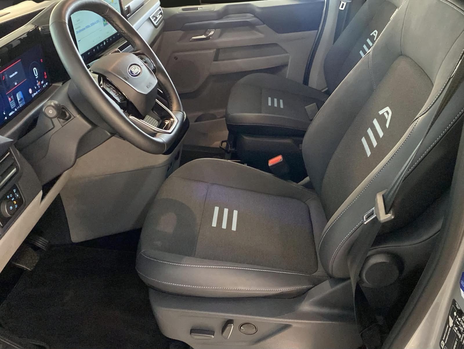 FORD Tourneo Bus 320 L1H1 Active Automat 4x4, Diesel, Occasion / Utilisé, Automatique - 4