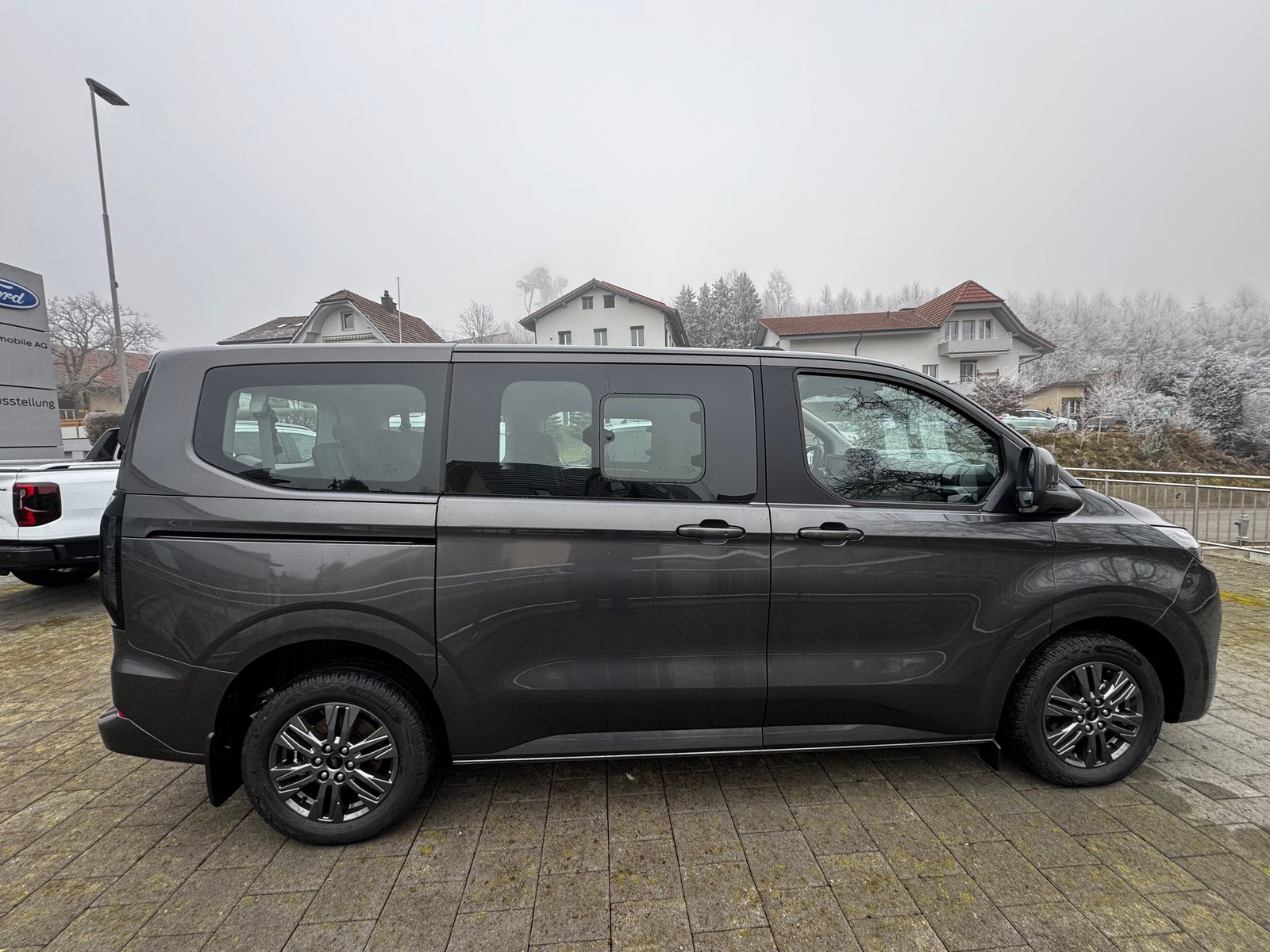 FORD Tourneo Bus 340 L1H1 PHEV Titanium, Hybride Rechargeable Essence/Électricité, Voiture de démonstration, Automatique - 2