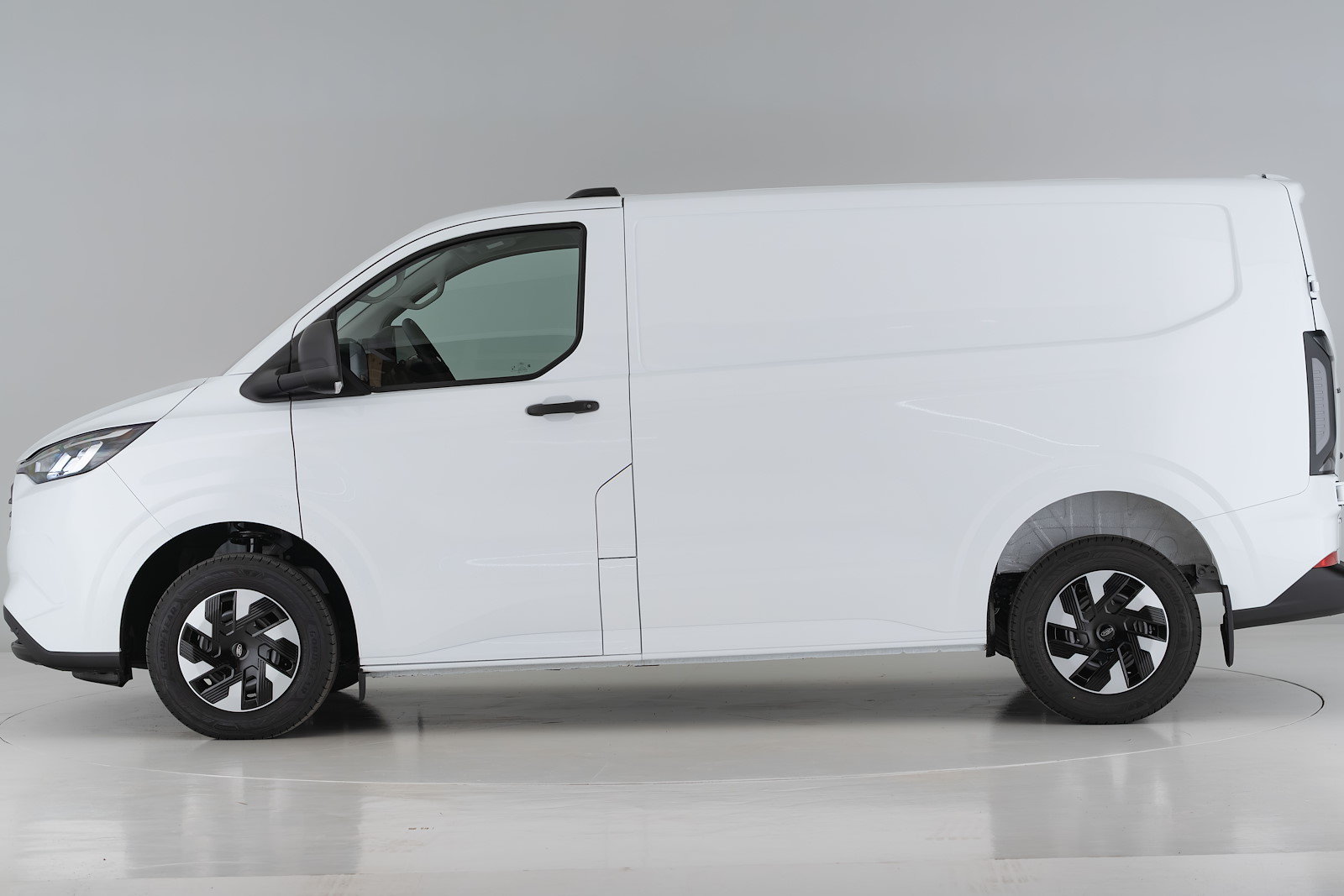 FORD Transit Custom Van 320 L1 2.5 Duratec 233PS Trend PHEV, Plug-in-Hybrid Benzin/Elektro, Neuwagen, Automatik - 6